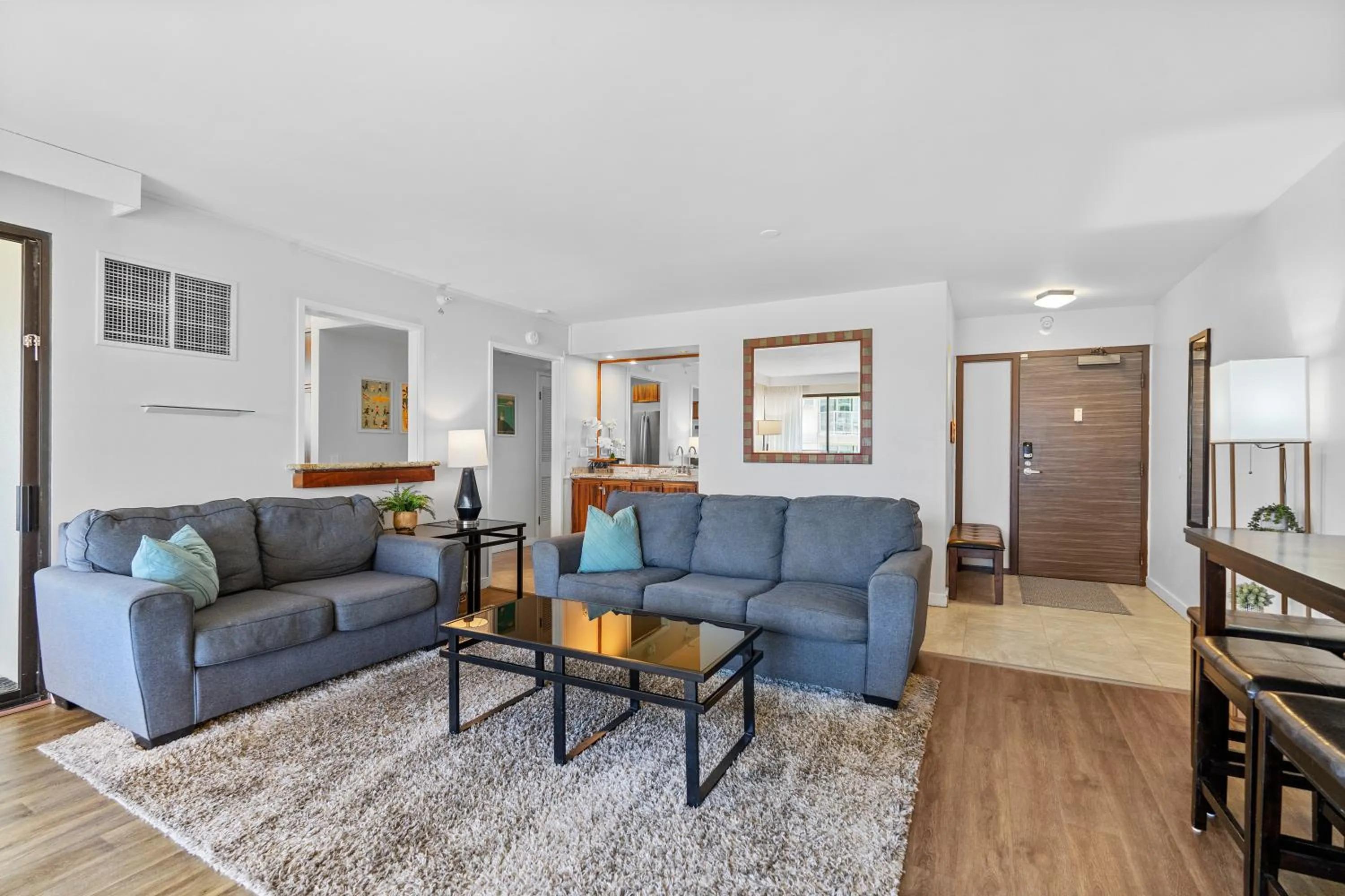 Spacious Waikiki Beach 2BR-Ocean View-Free Parking