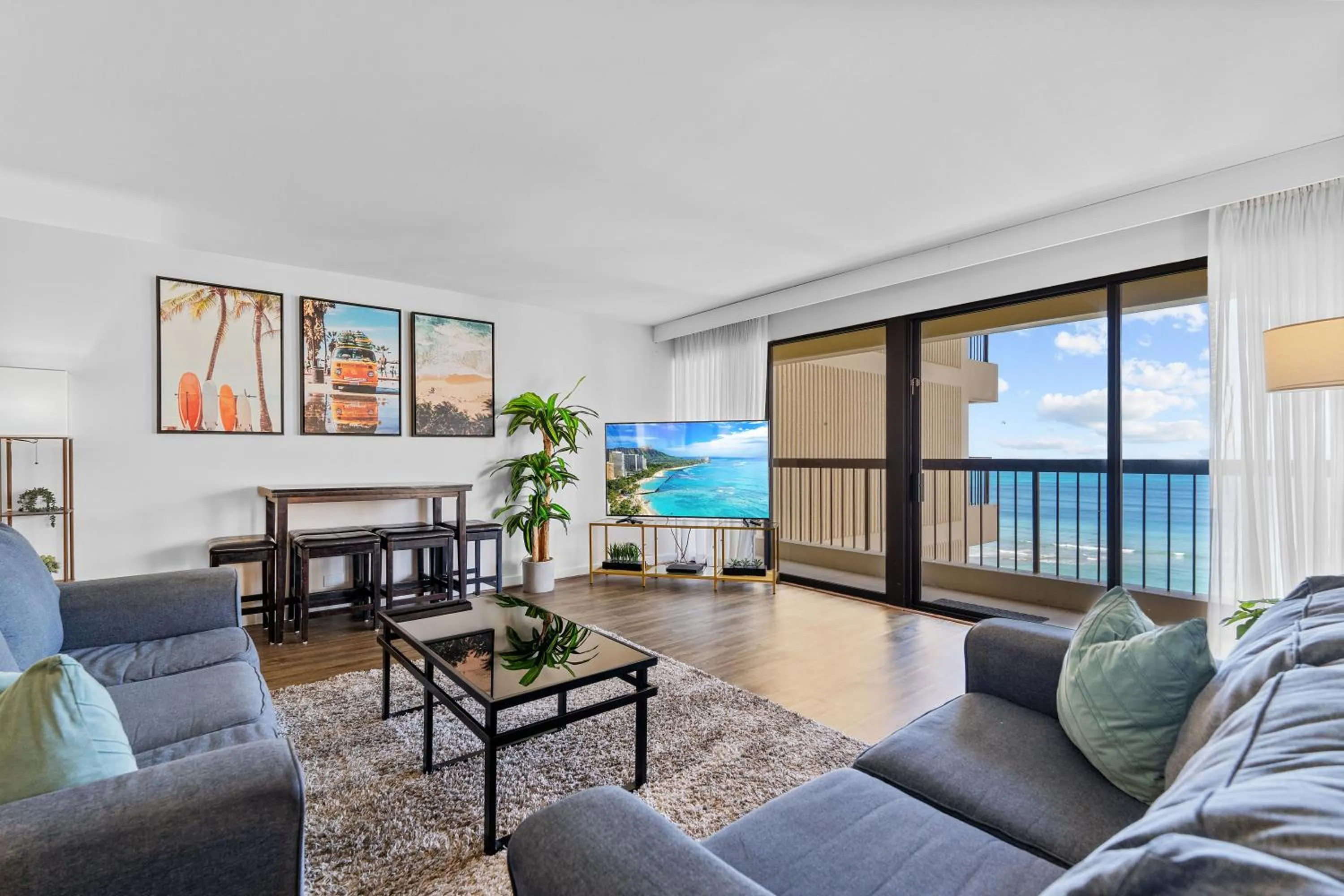 Spacious Waikiki Beach 2BR-Ocean View-Free Parking