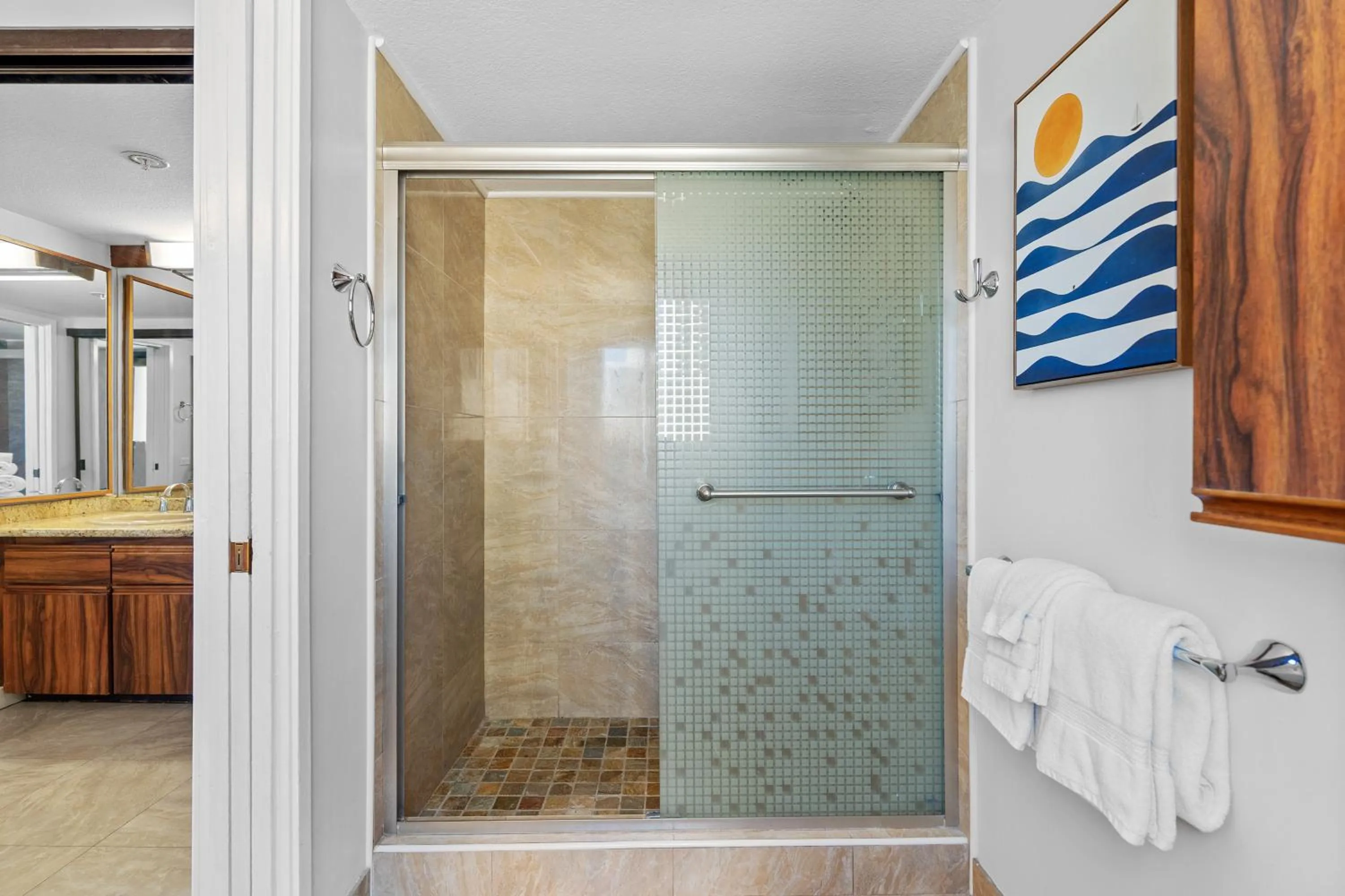 Spacious Waikiki Beach 2BR-Ocean View-Free Parking