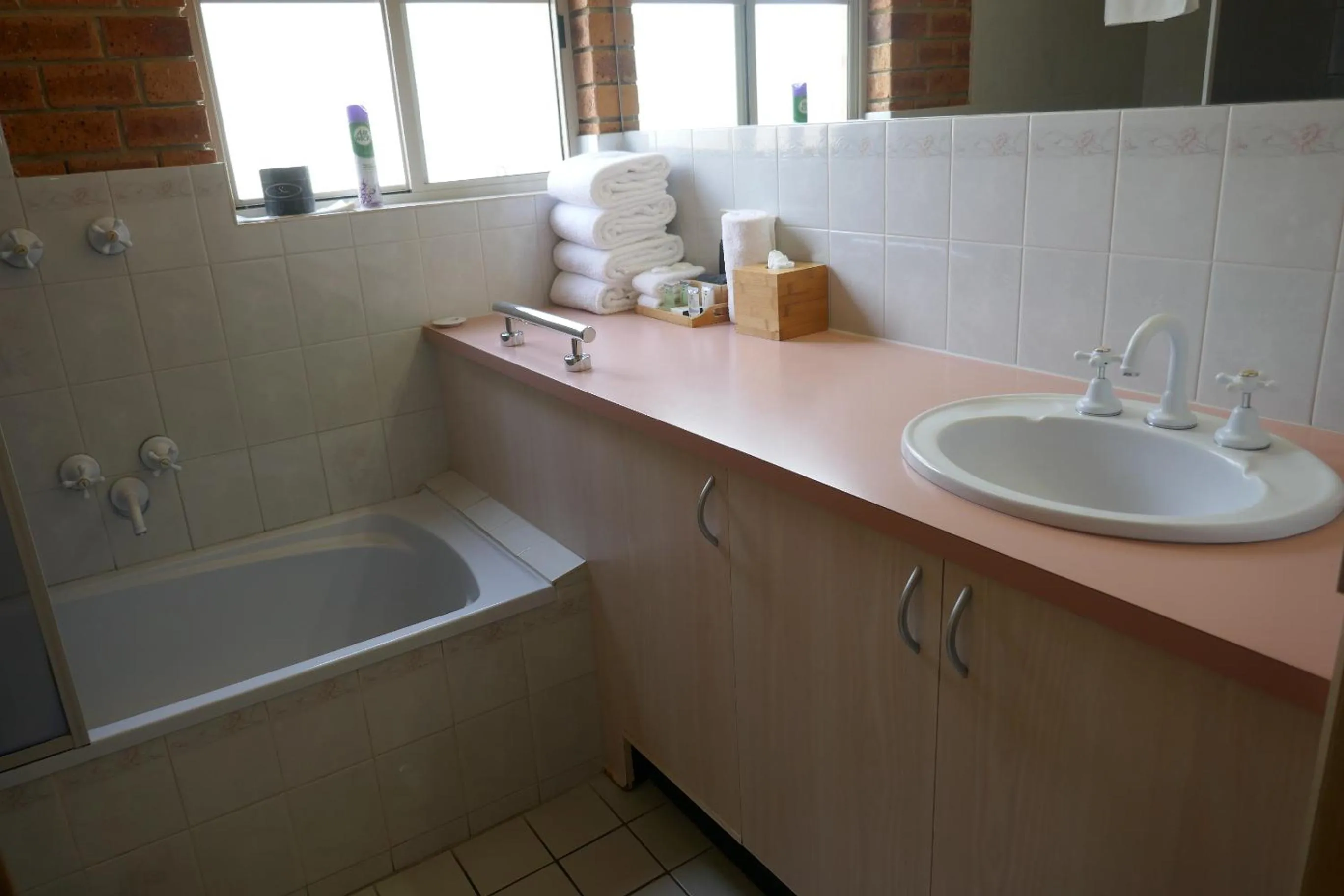 Bathroom in Colonial Motor Inn Bairnsdale Golden Chain Property
