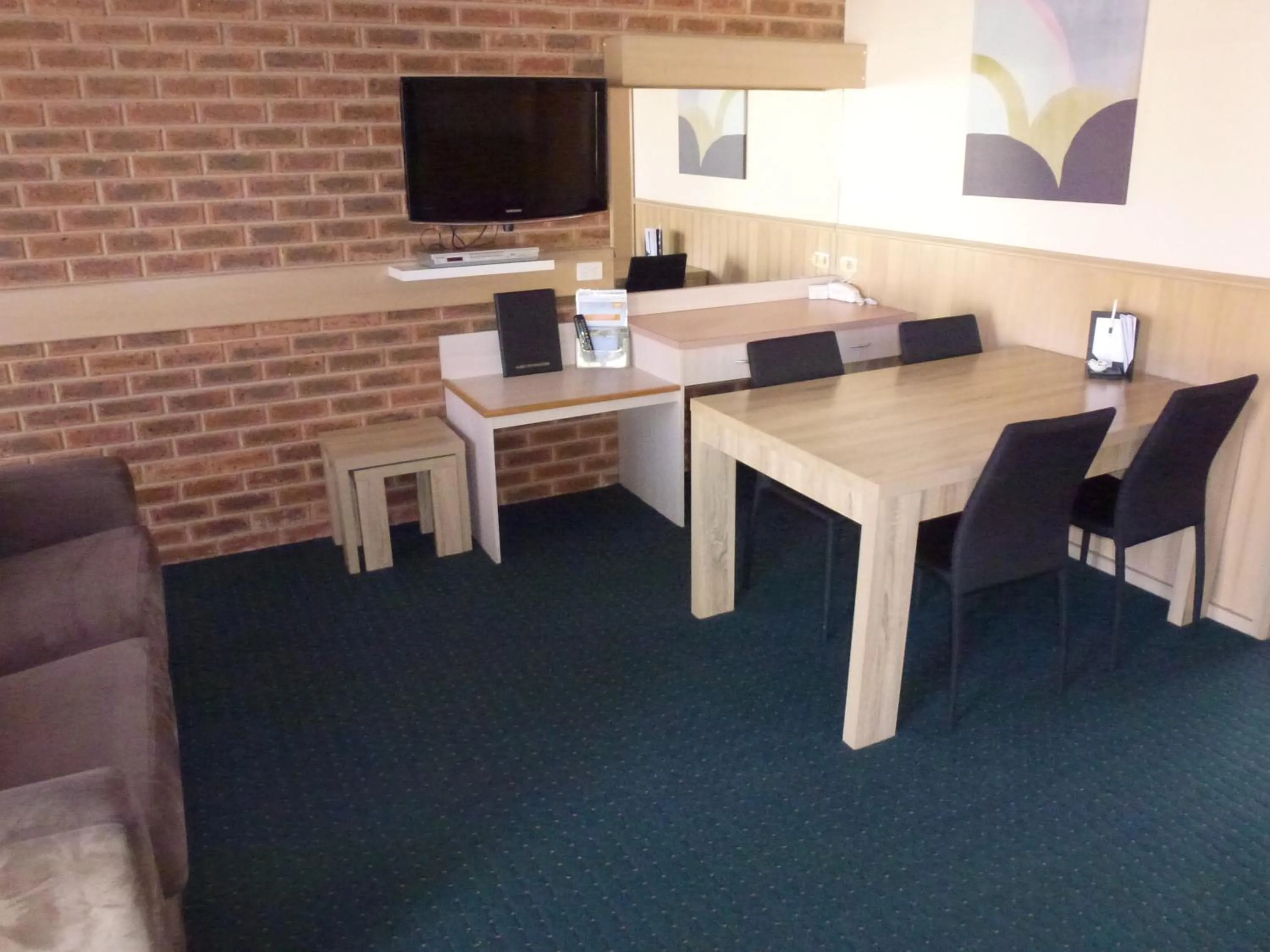 Living room in Colonial Motor Inn Bairnsdale Golden Chain Property