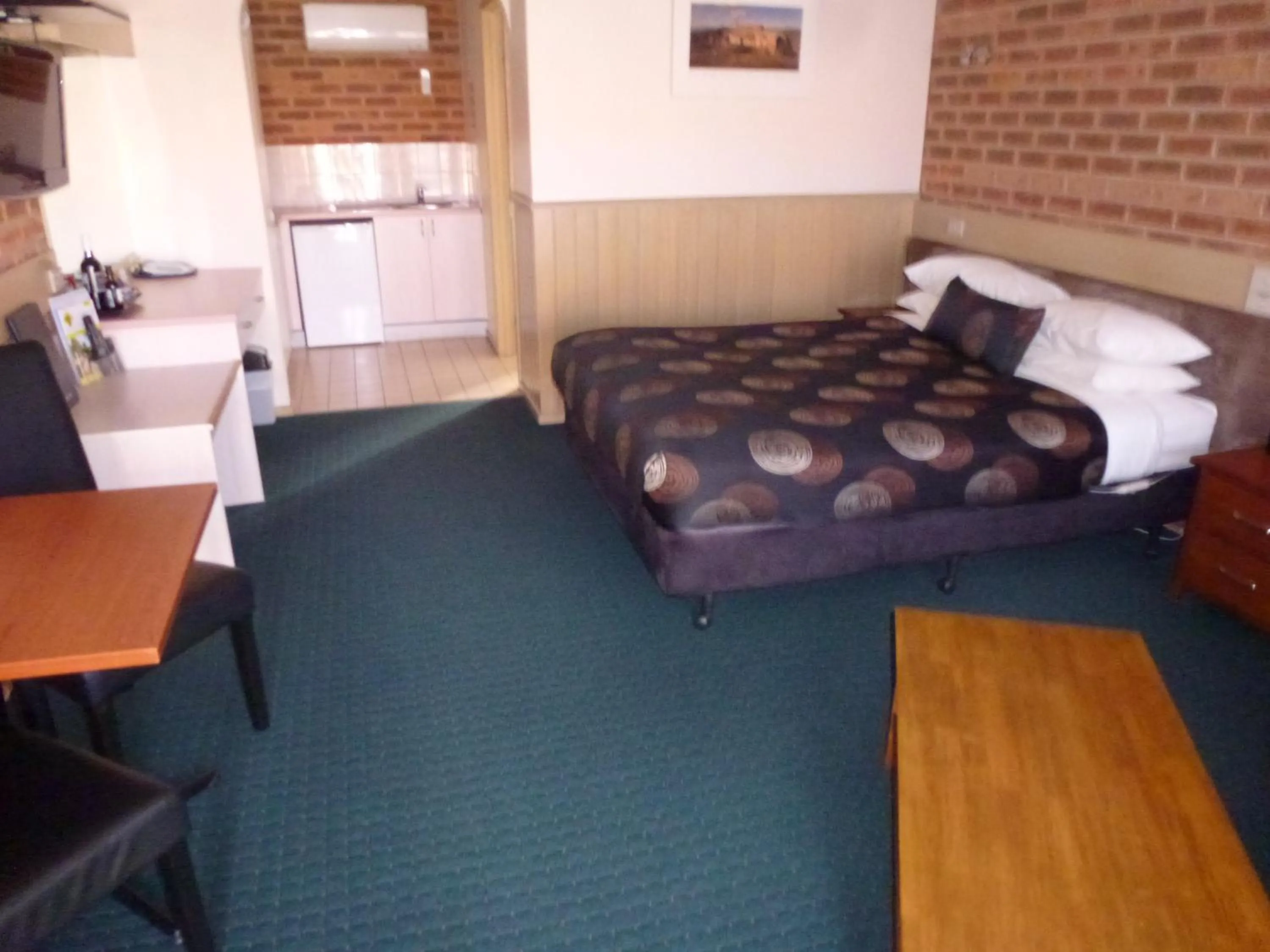 Photo of the whole room, Bed in Colonial Motor Inn Bairnsdale Golden Chain Property