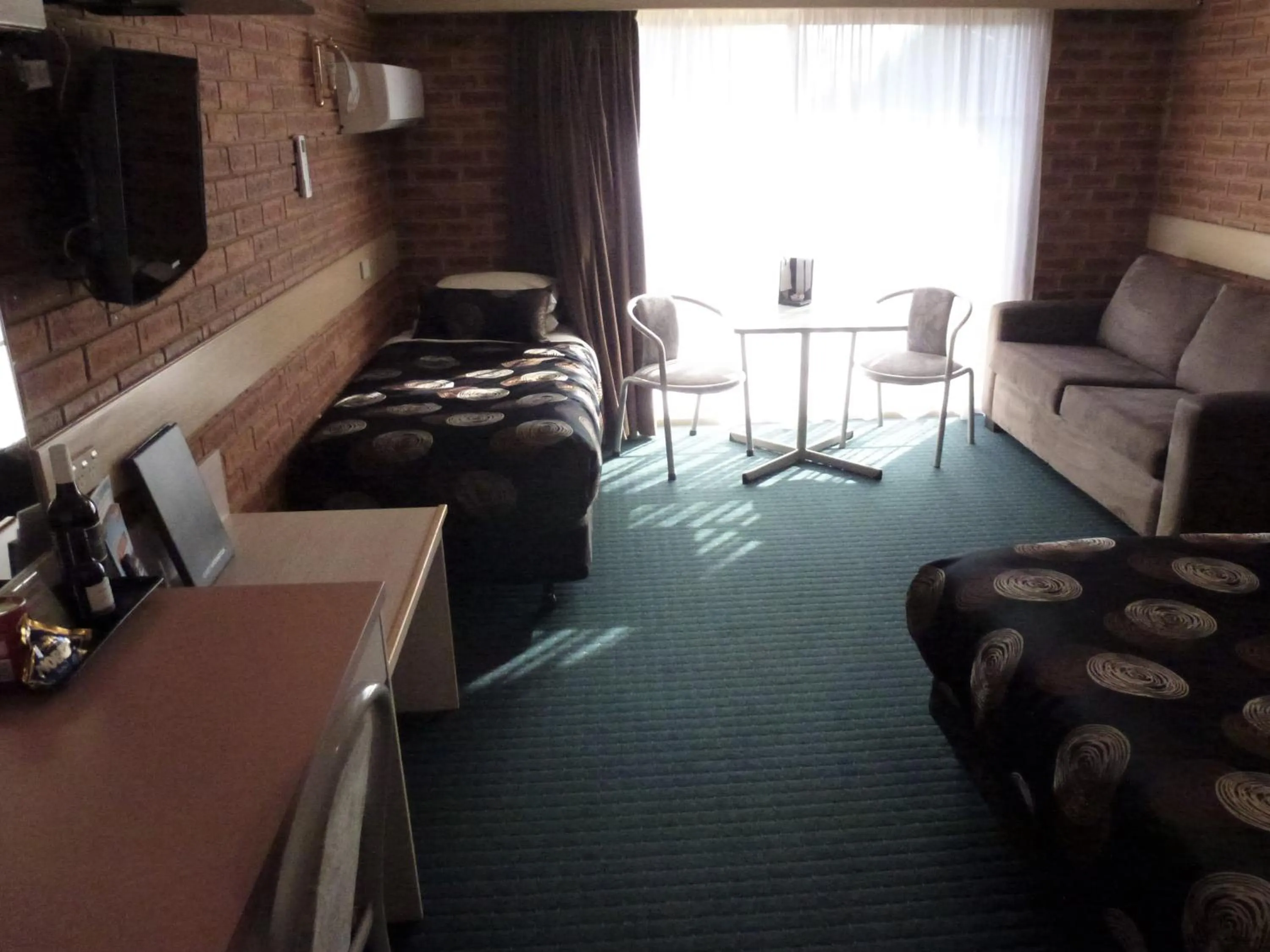 Bed in Colonial Motor Inn Bairnsdale Golden Chain Property