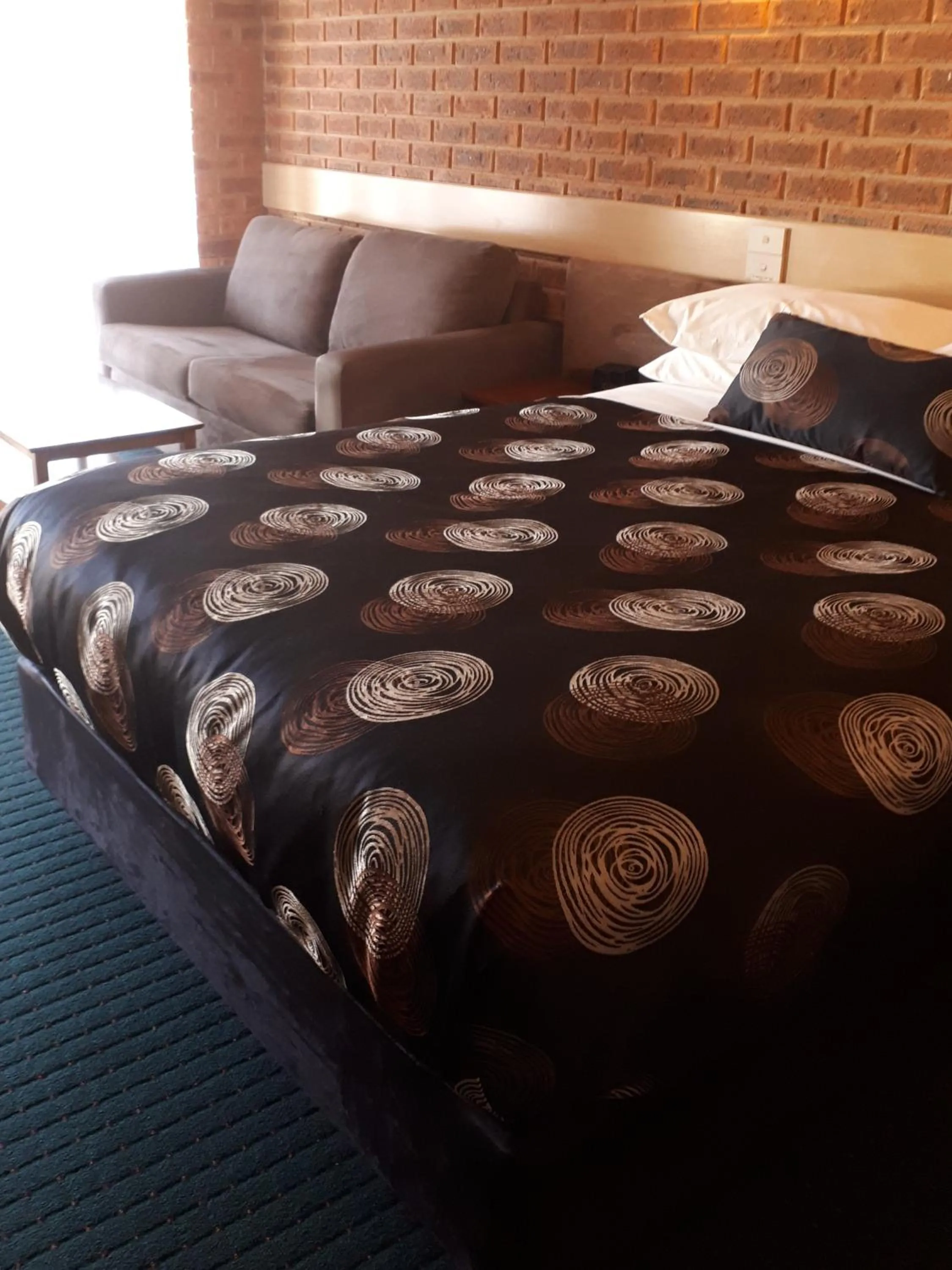 Bed in Colonial Motor Inn Bairnsdale Golden Chain Property