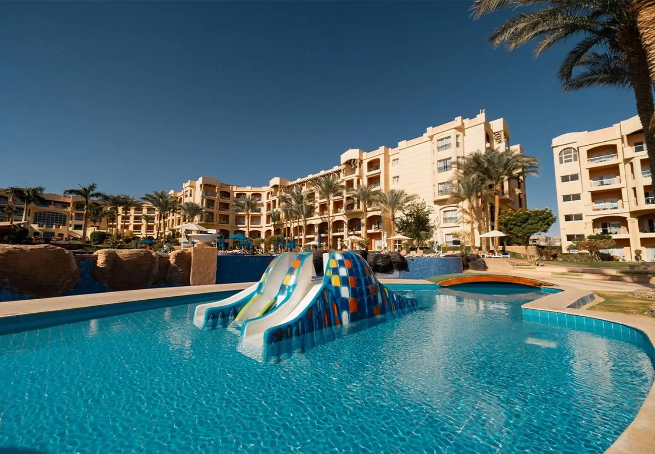 Swimming pool in Tropitel Sahl Hasheesh