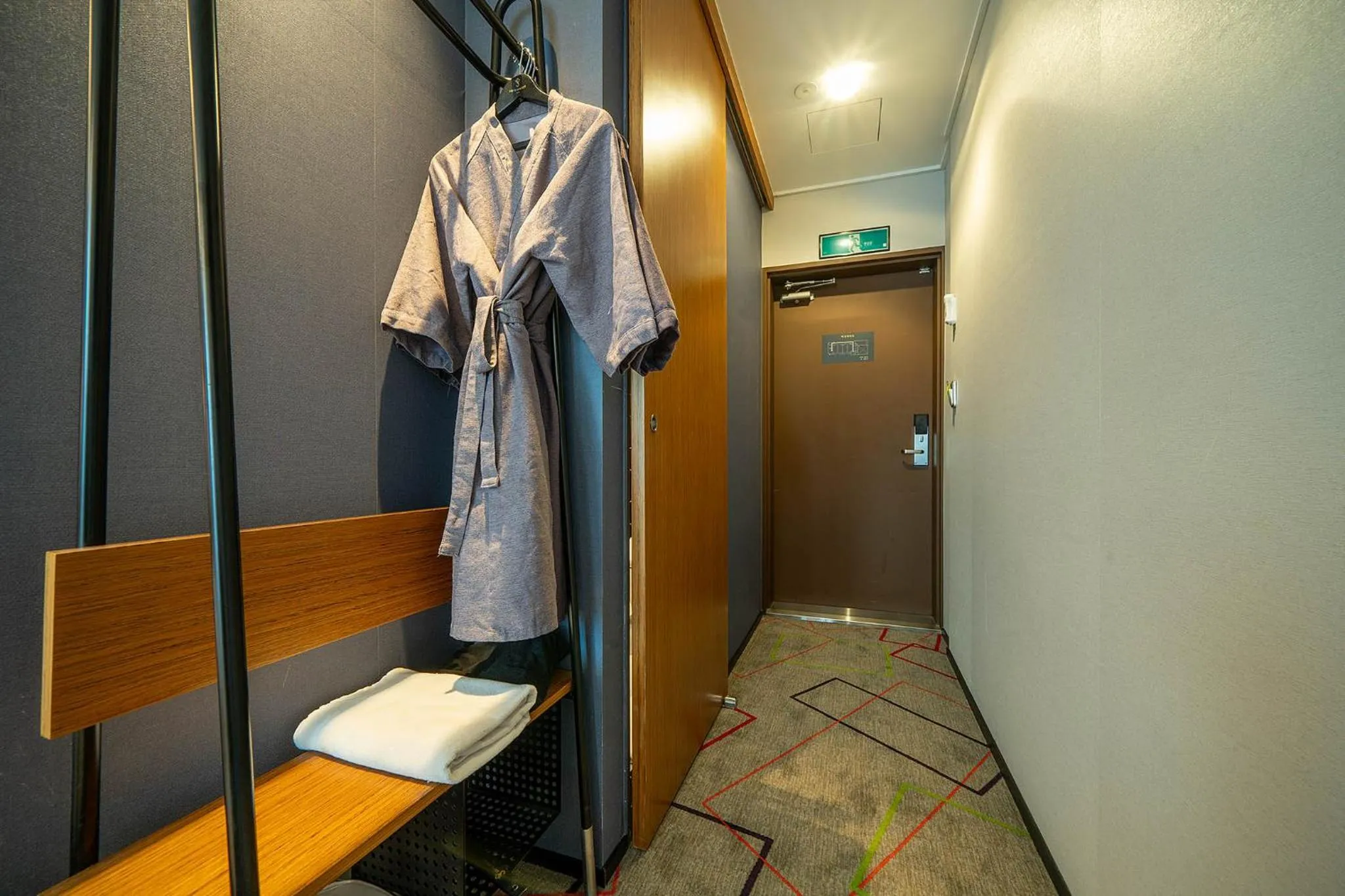 wardrobe in South Vandeco Hotel