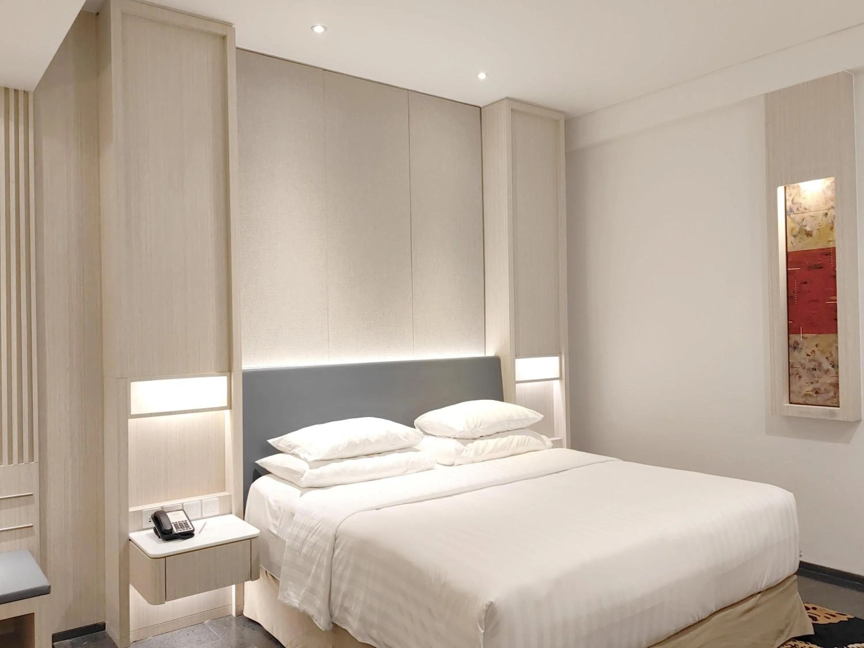 Bedroom, Bed in Novotel Palembang