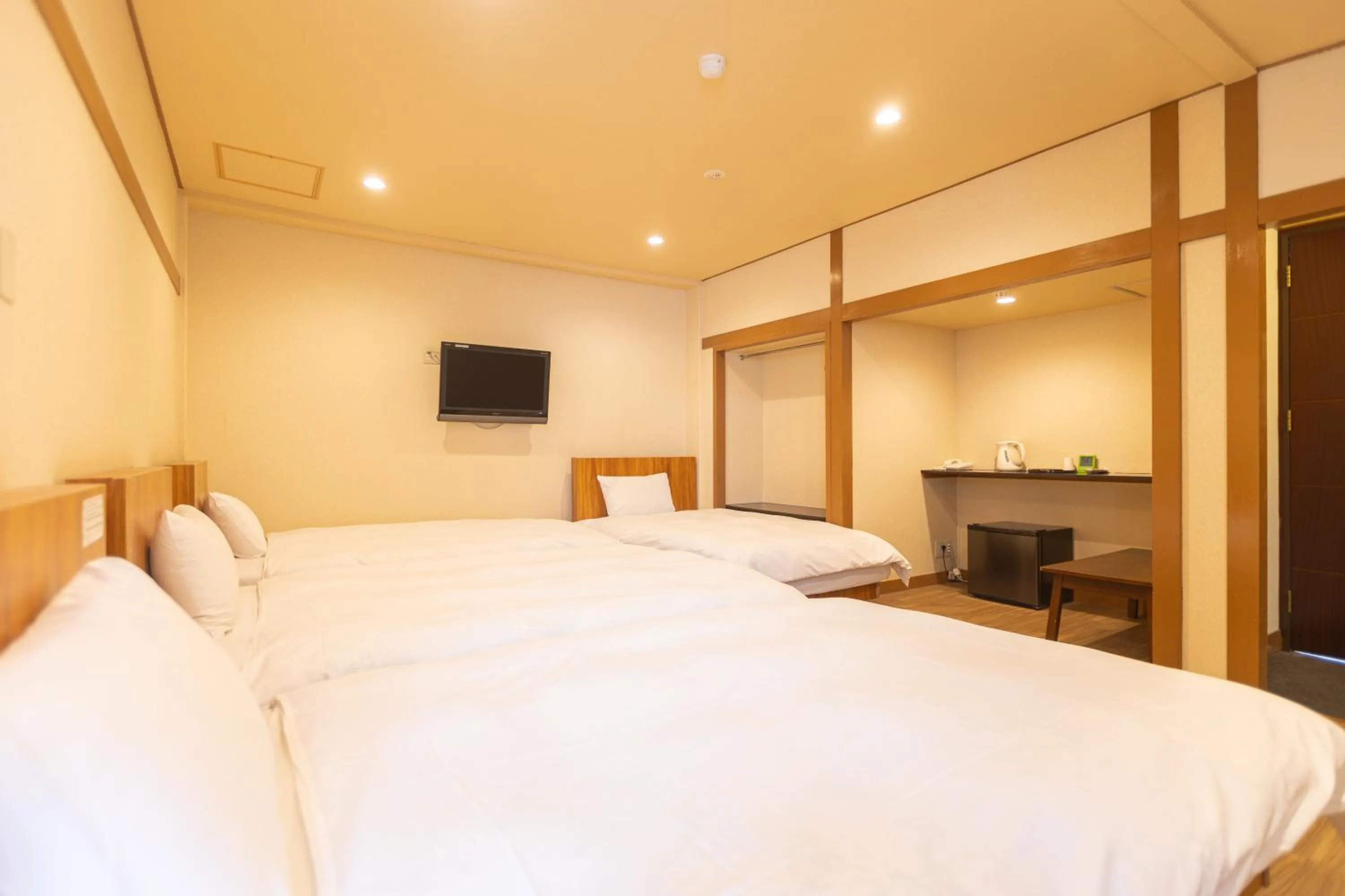 Bed in Hotel Naniwa
