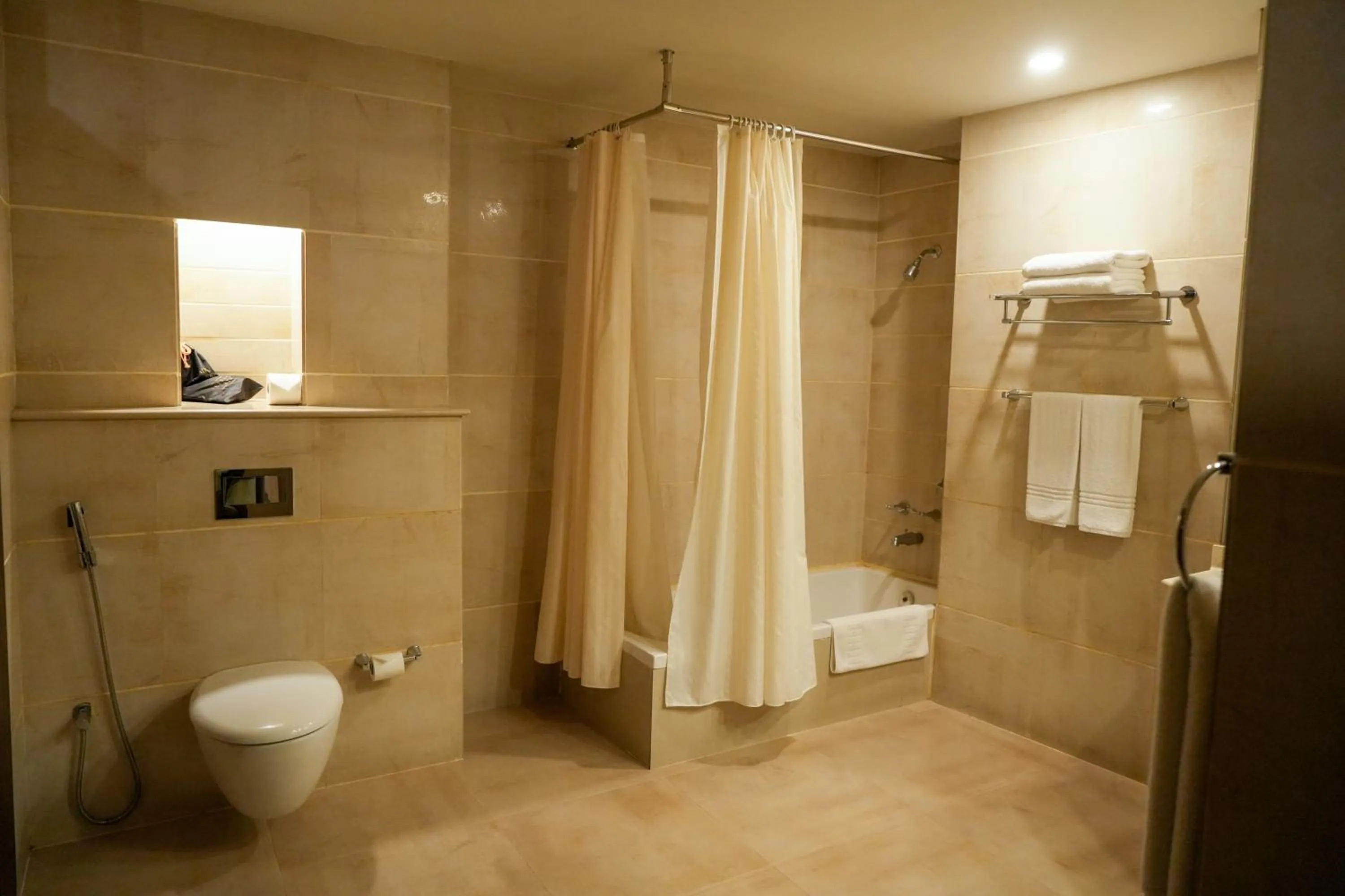 Defence Raya Golf & Country Club