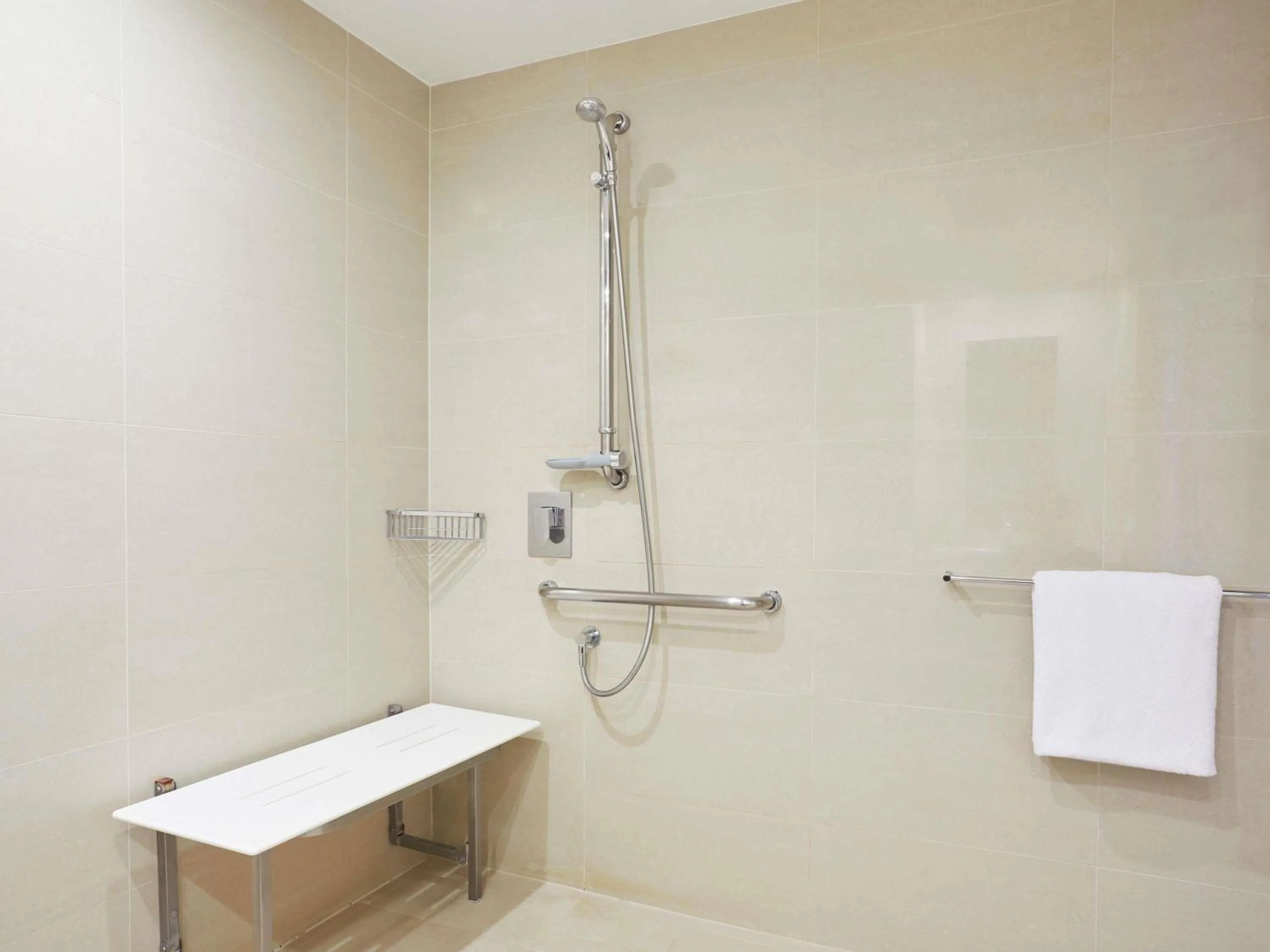 Bedroom in Novotel Perth Langley