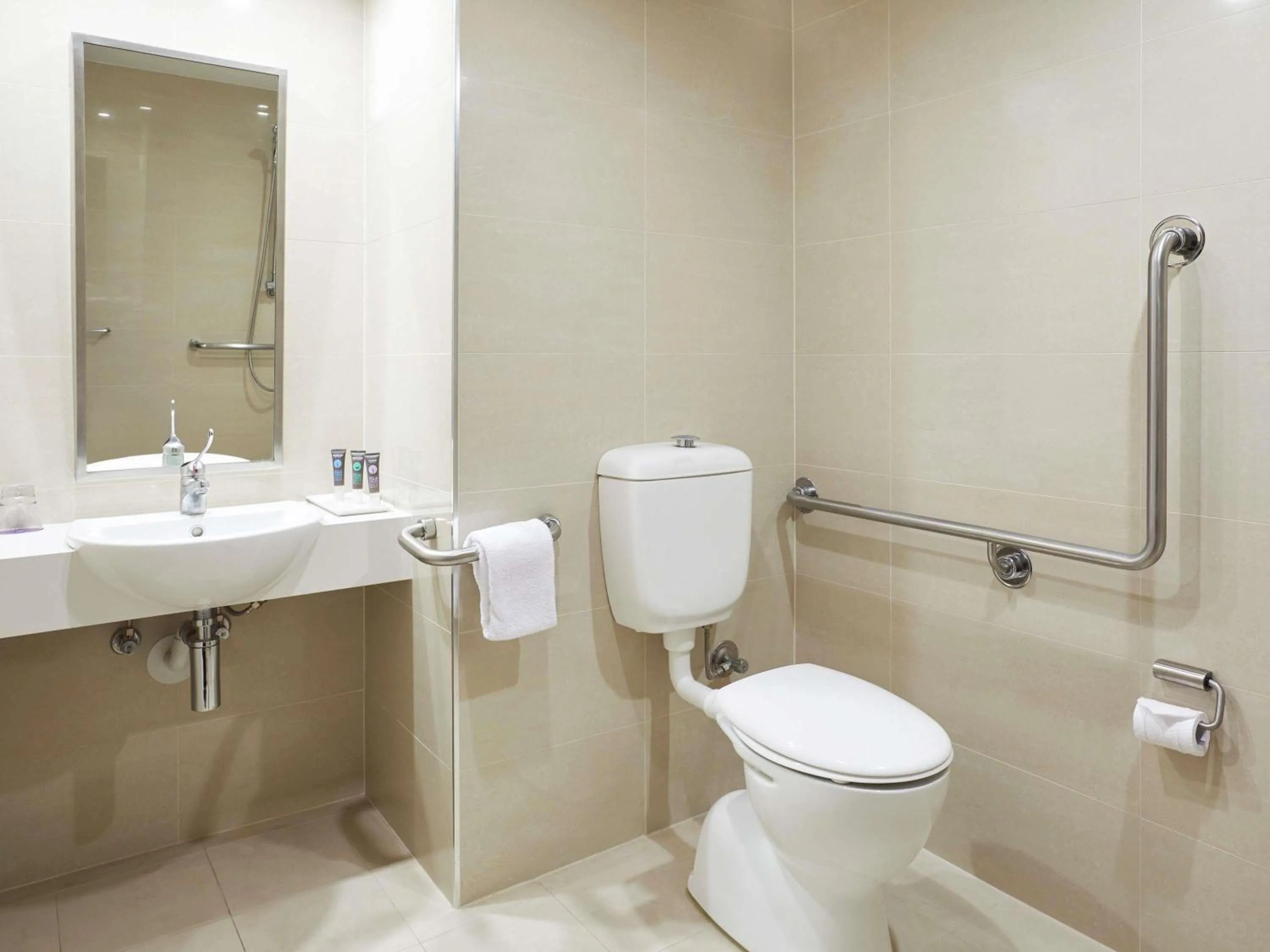 Bedroom in Novotel Perth Langley