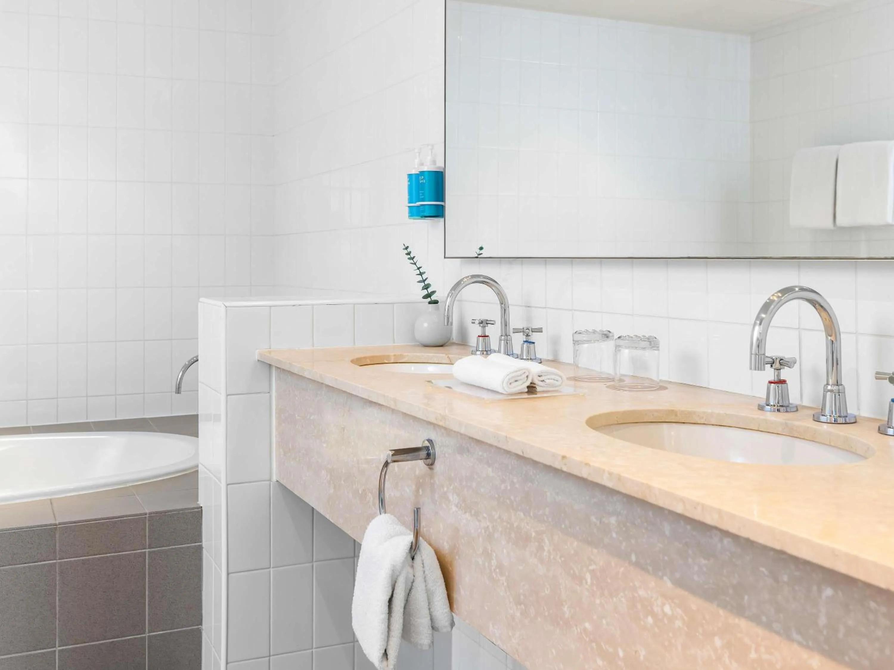 Bedroom in Novotel Perth Langley