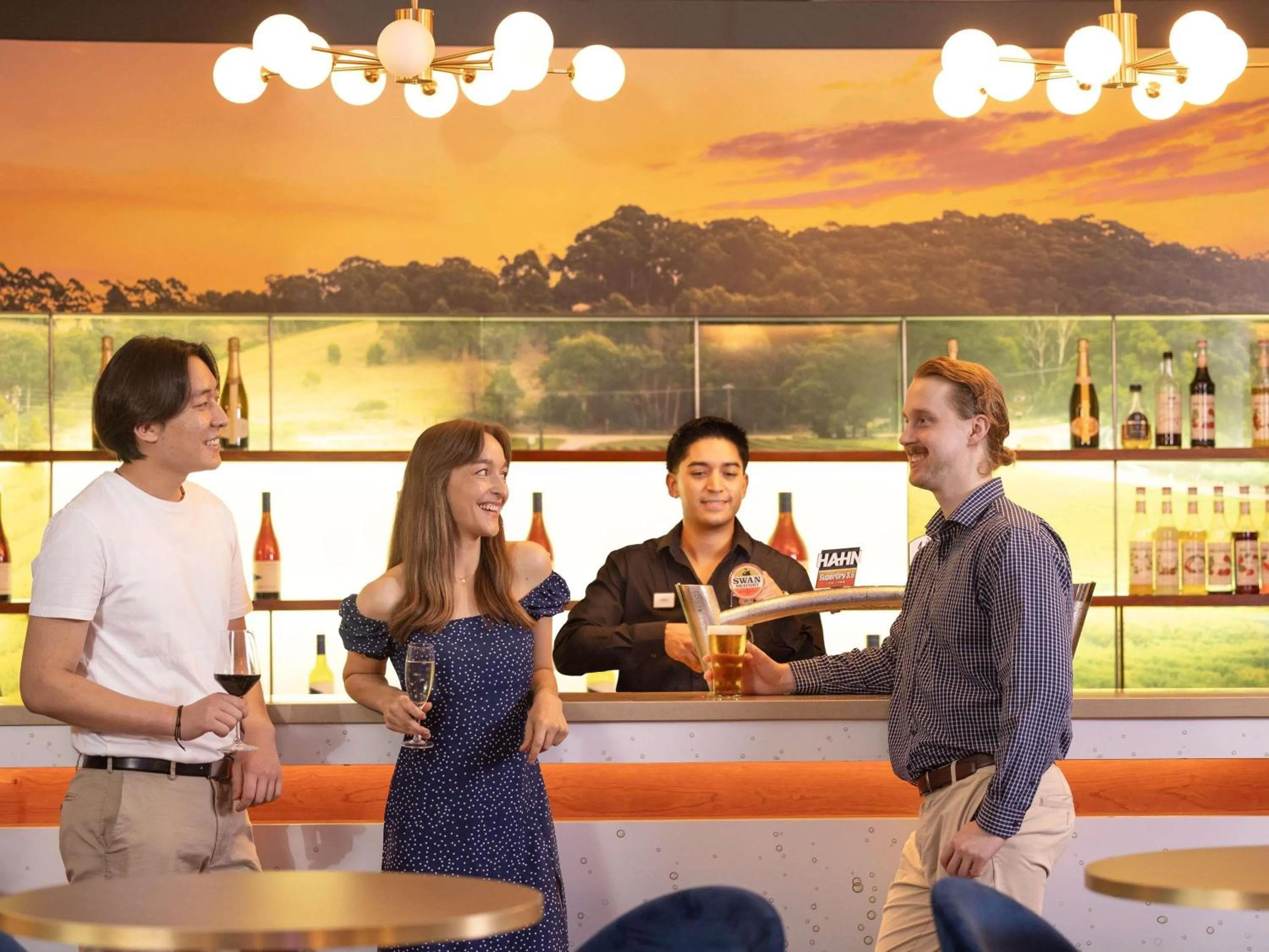 Restaurant/places to eat in Novotel Perth Langley