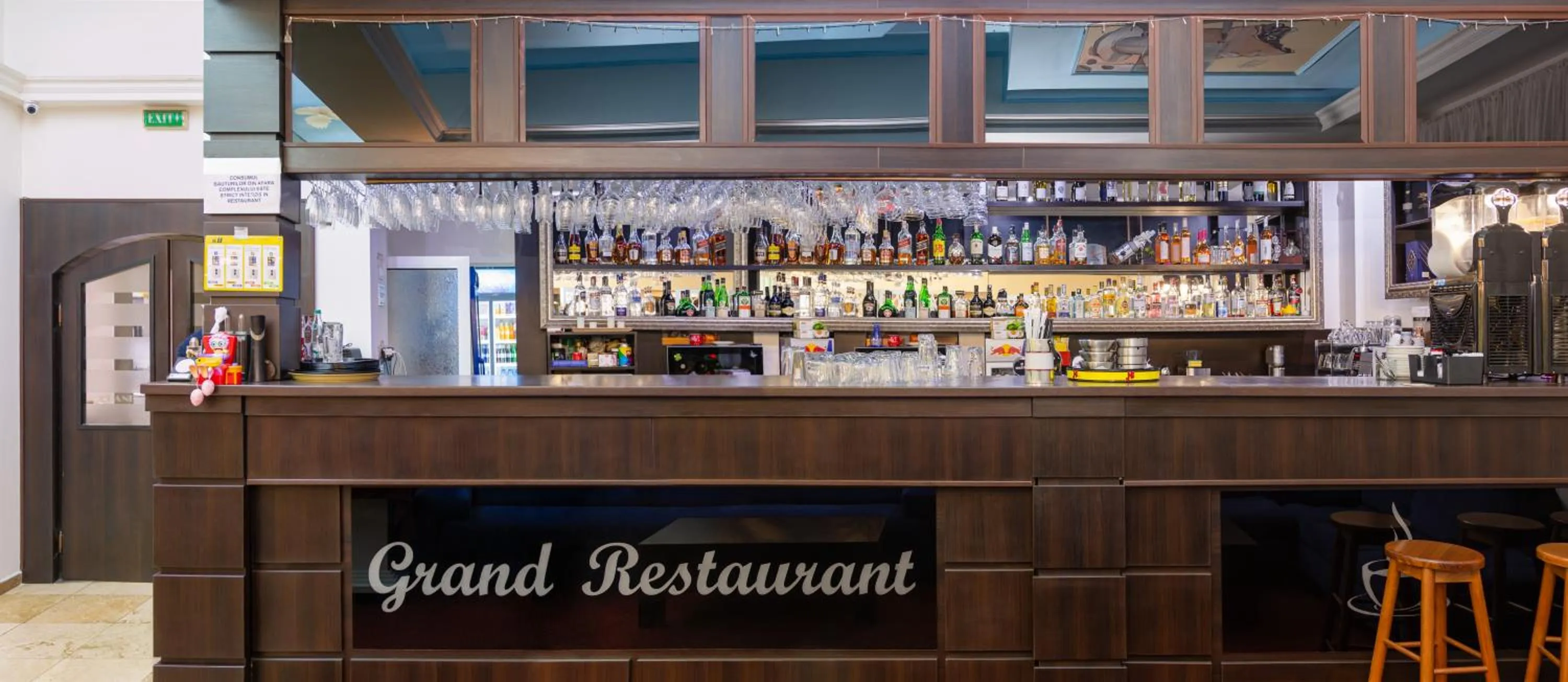 Restaurant/places to eat in Hotel Grand
