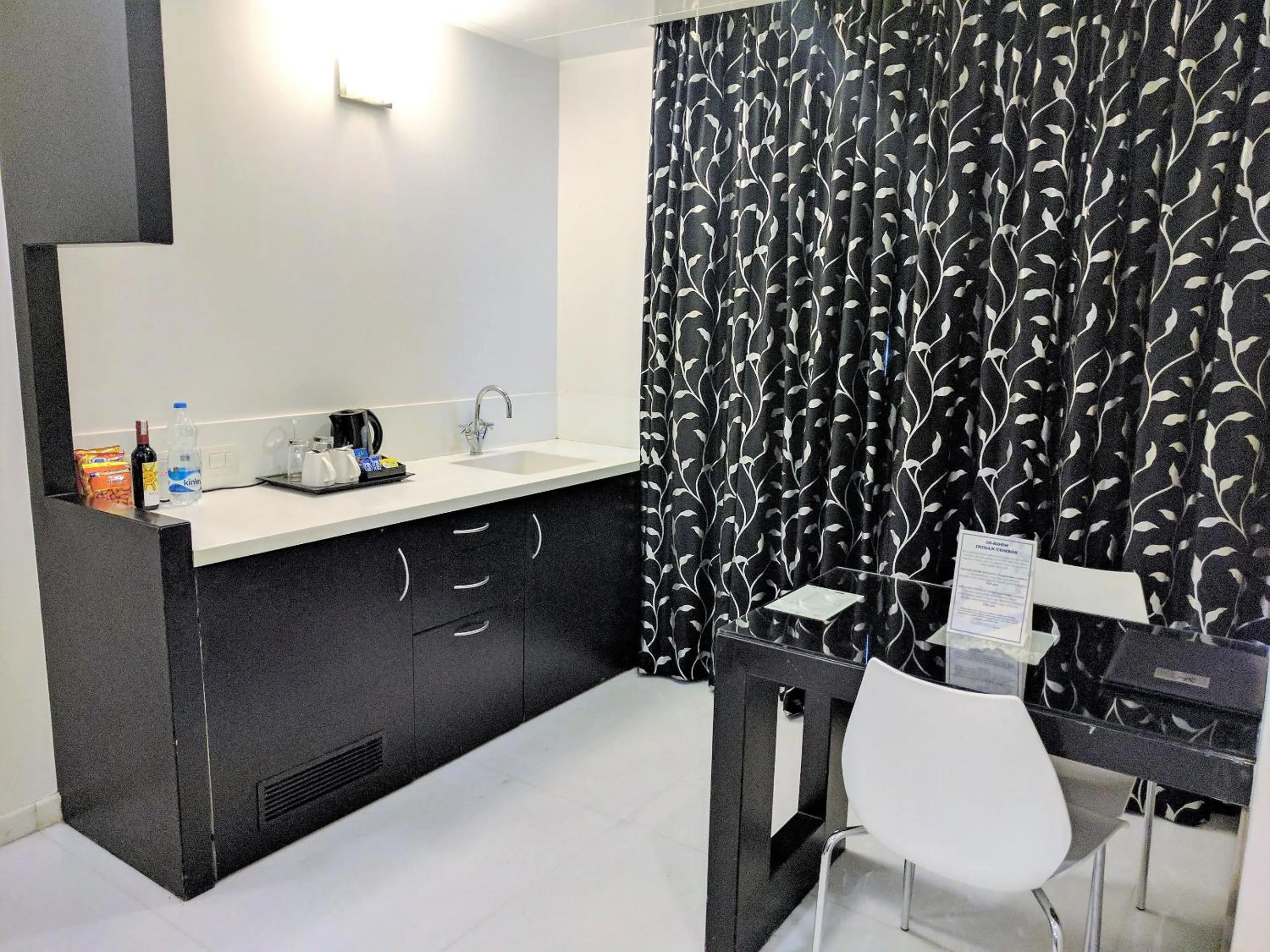 Kitchen or kitchenette in Blu Petal - A Business Hotel