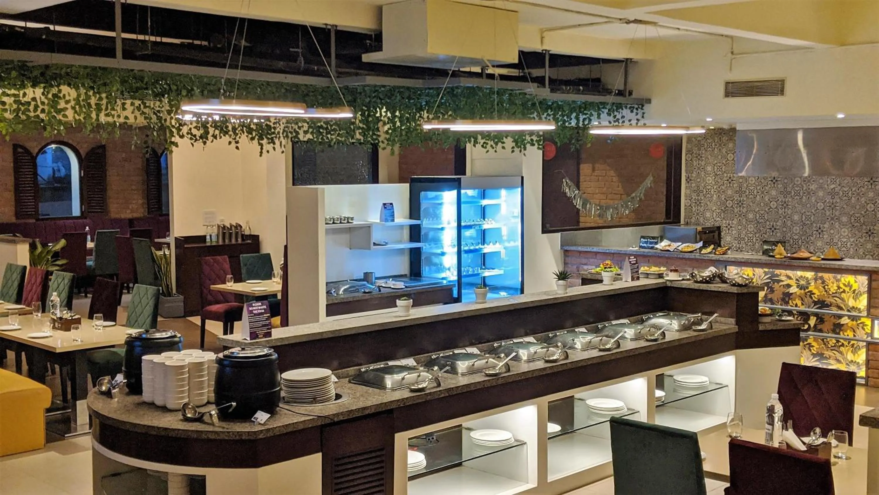 Restaurant/places to eat in Blu Petal - A Business Hotel