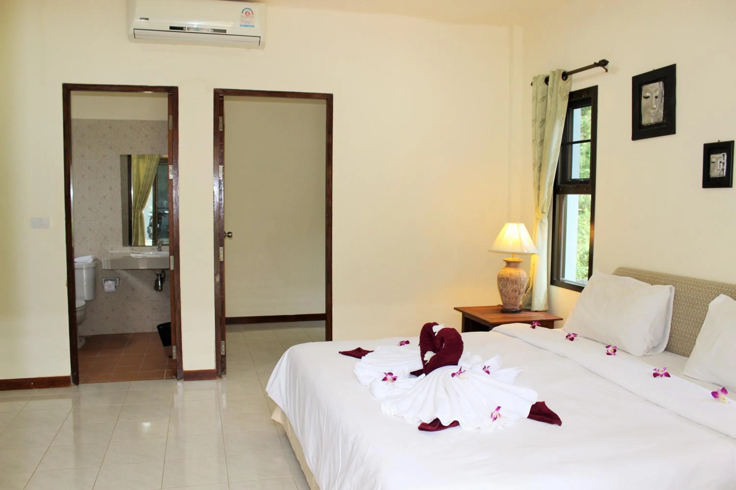 Bedroom, Bed in Cousin Koh Kho Khao Beach