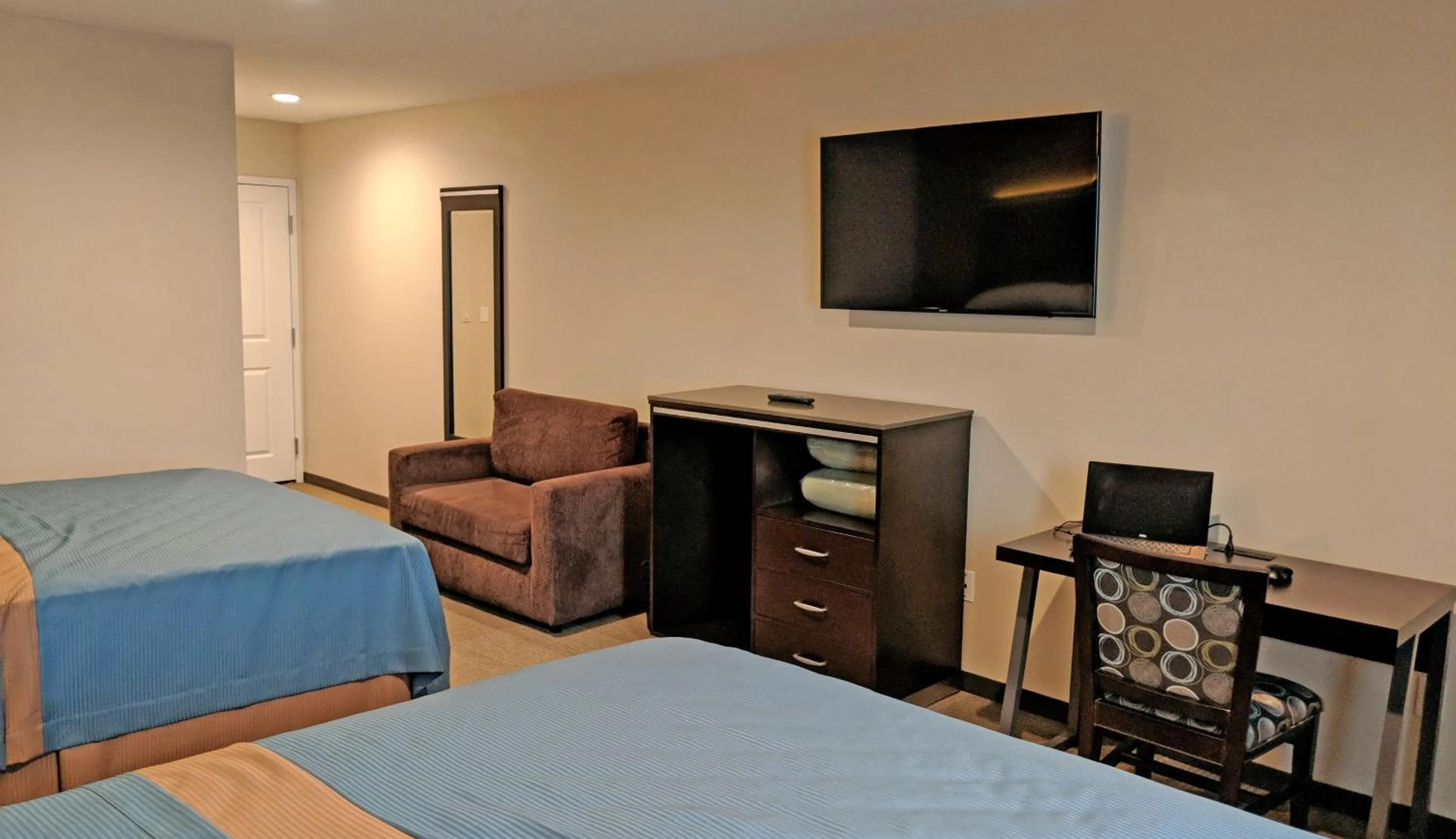 Bedroom, Bed in Epic Hotel