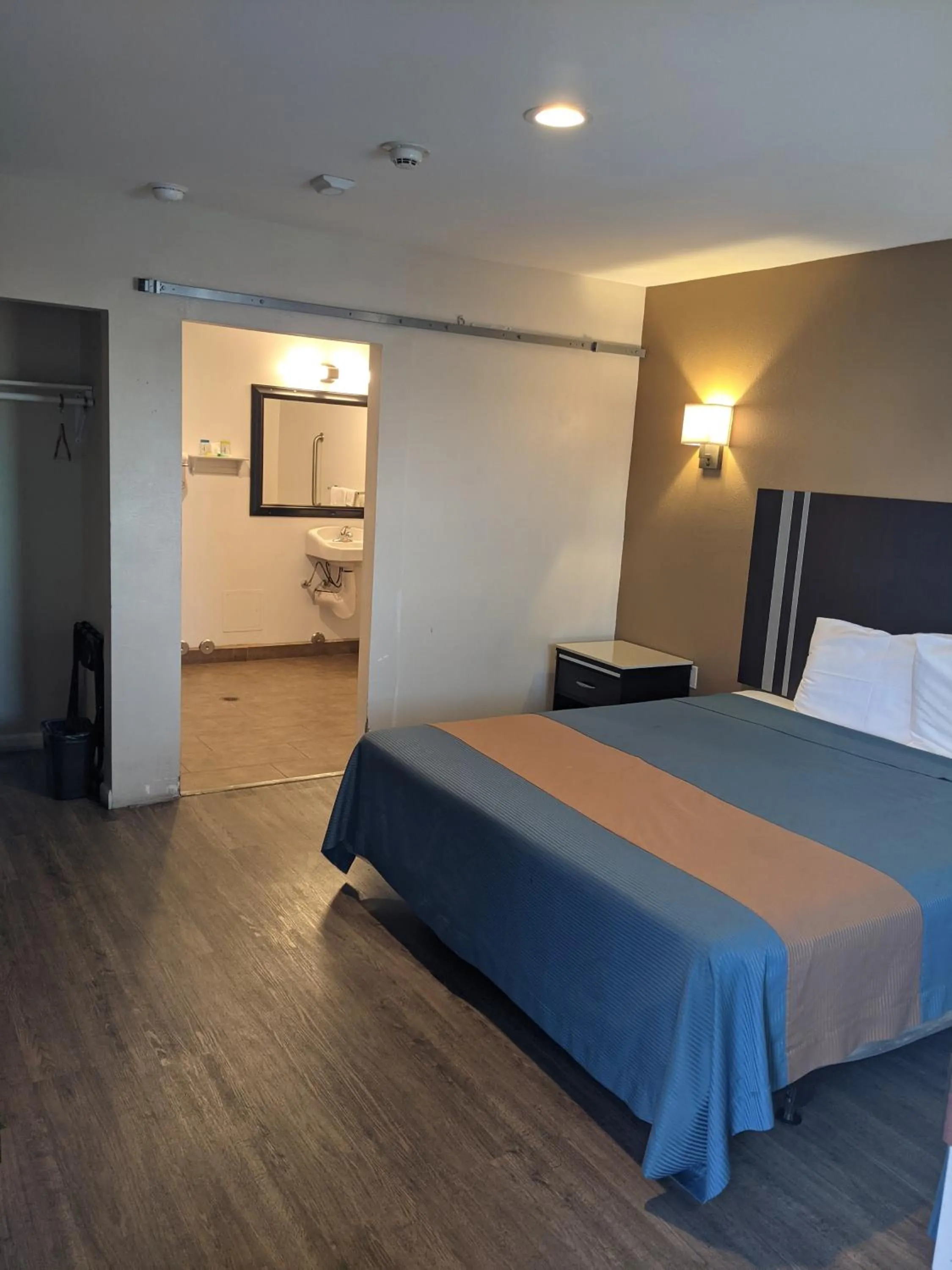 Bedroom, Bed in Epic Hotel