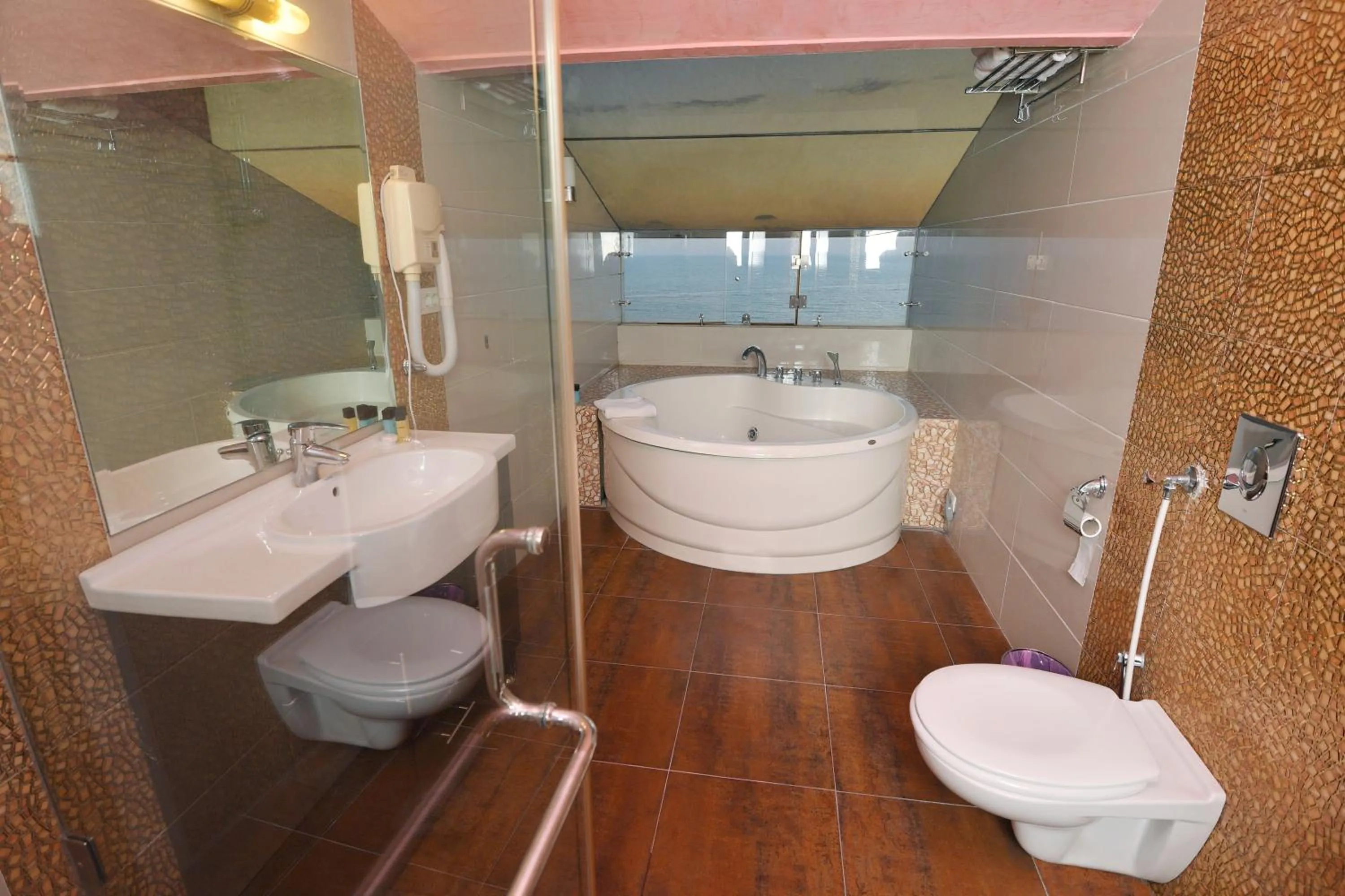 Bathroom in Hollywood Inn Boutique Hotel