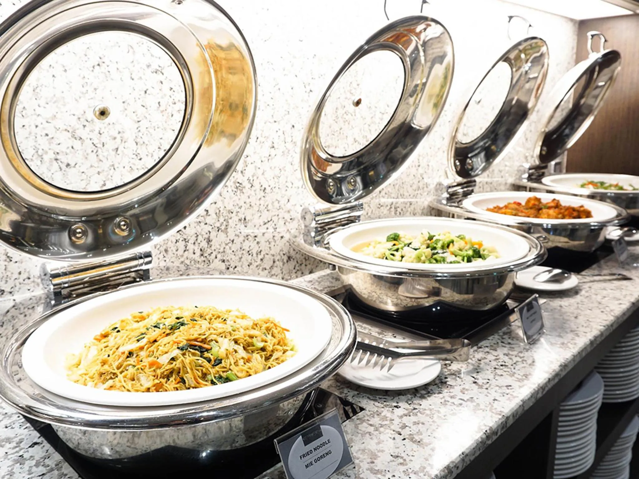 Restaurant/places to eat in Erian Hotel