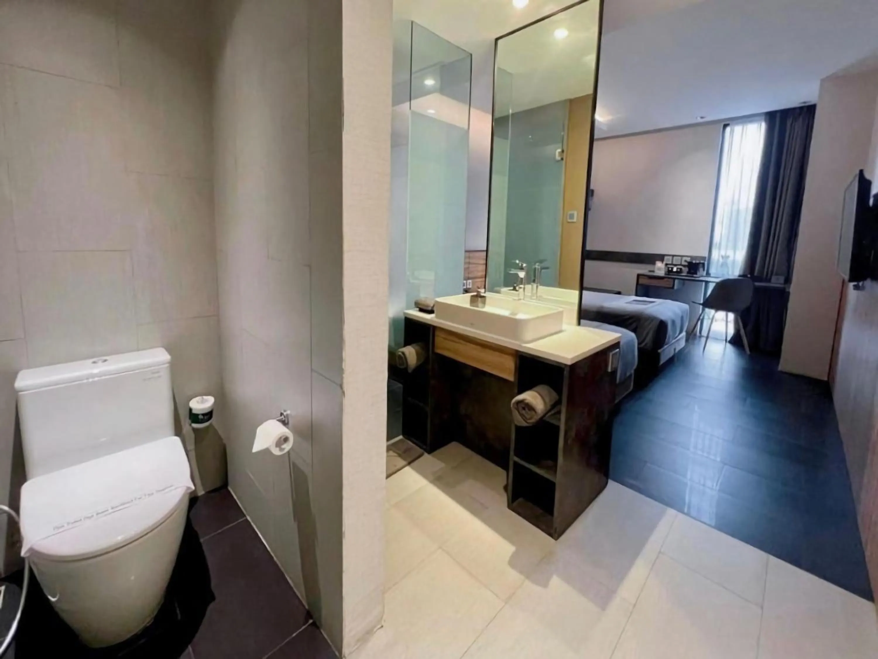 Toilet in Erian Hotel