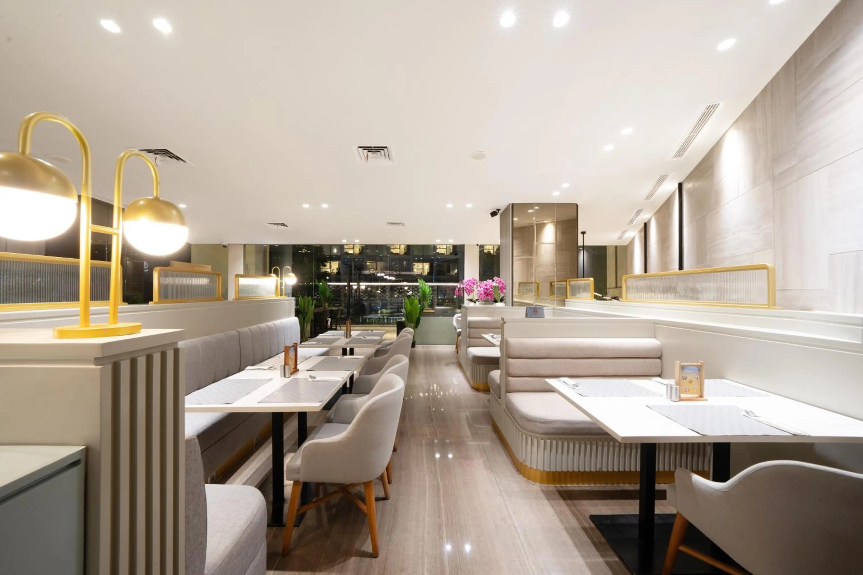 Restaurant/places to eat in Erian Hotel