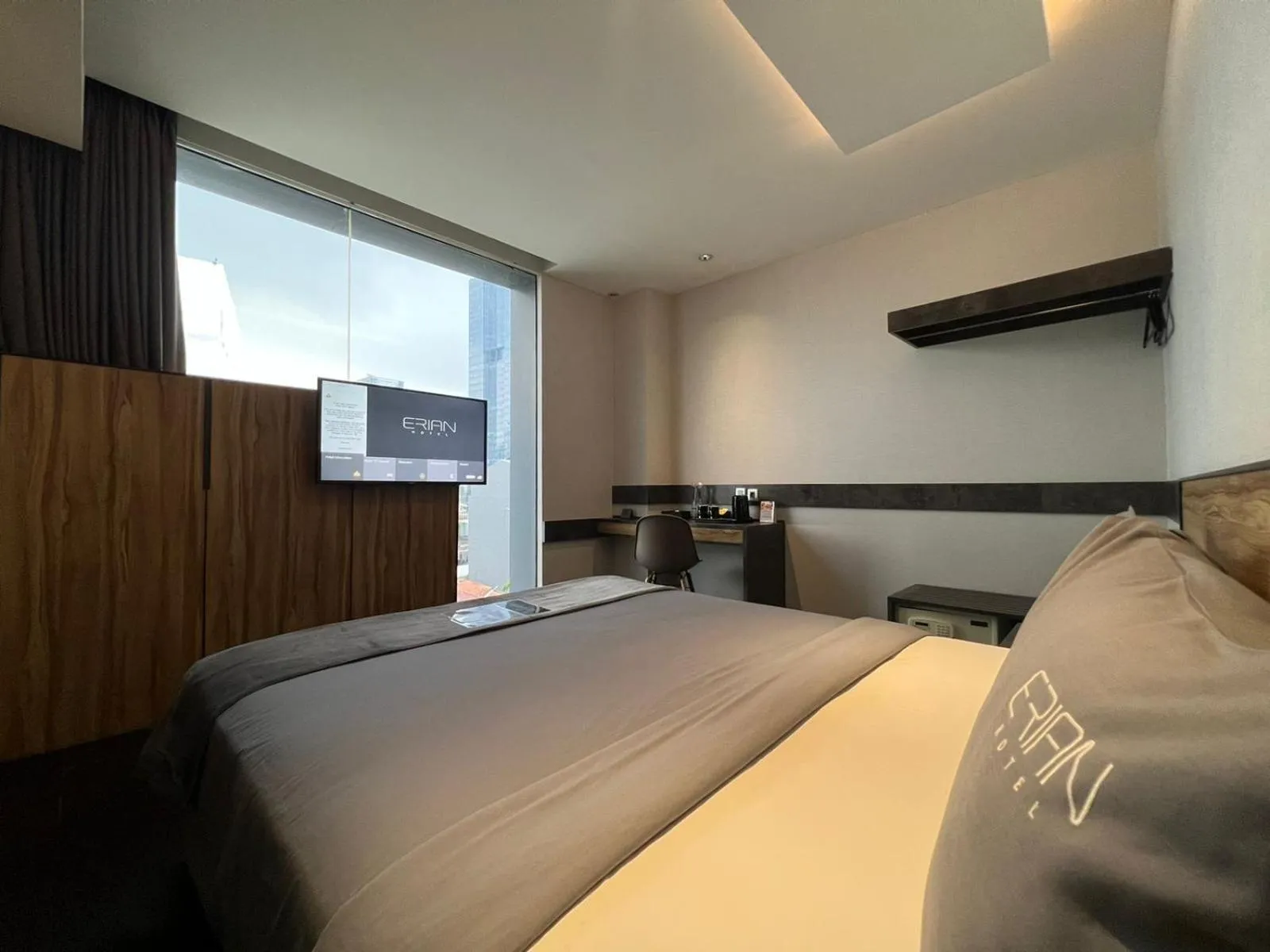 Photo of the whole room, Bed in Erian Hotel