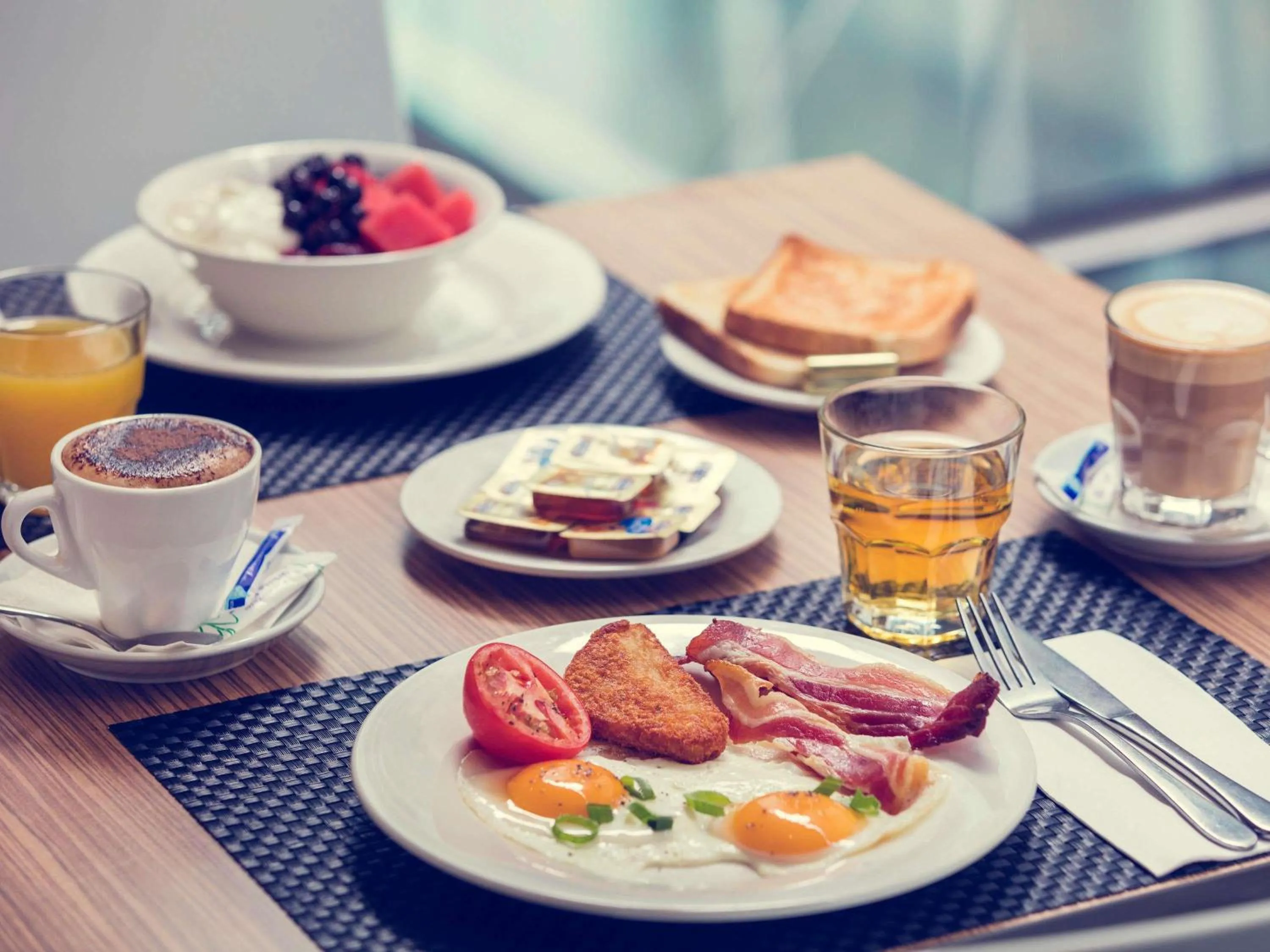 Restaurant/places to eat in Mercure Welcome Melbourne