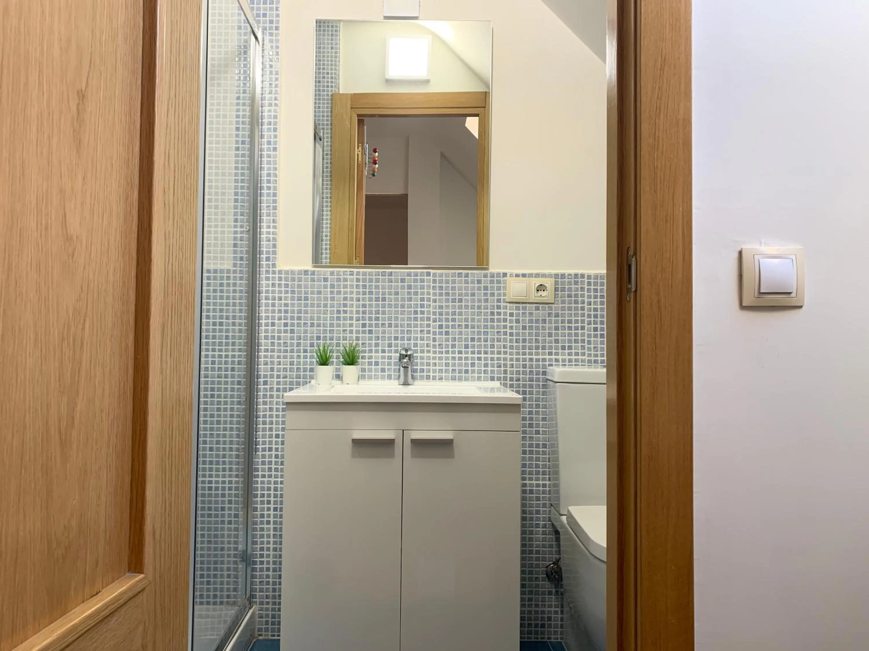 Toilet in Aticos La Aliseda by Valdesierra