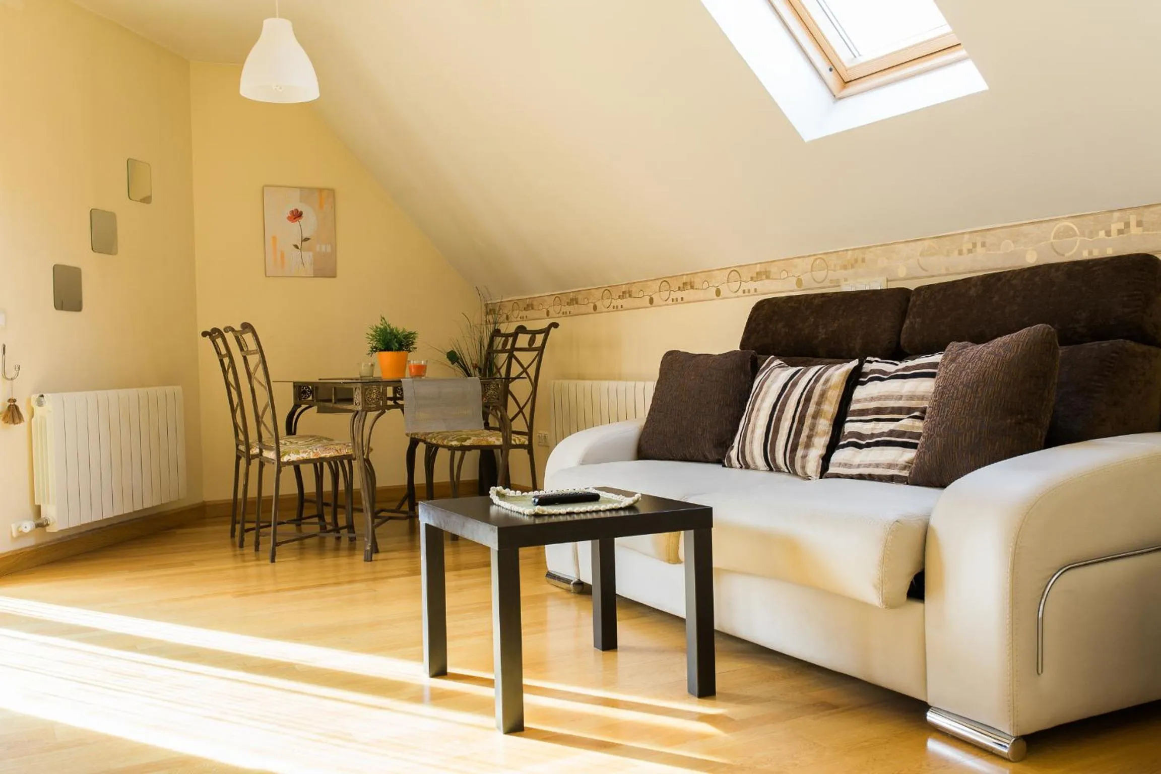 Dining area in Aticos La Aliseda by Valdesierra