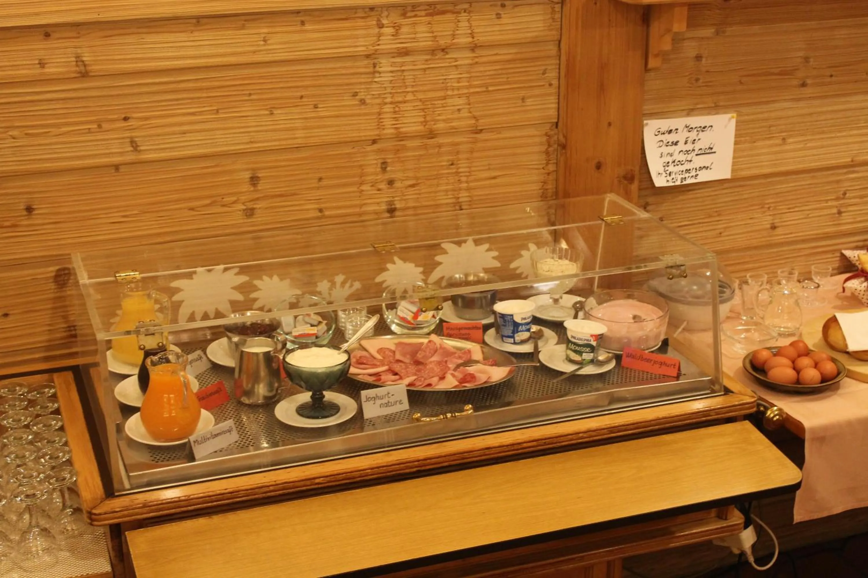 Food and drinks in Hotel Restaurant Schönau