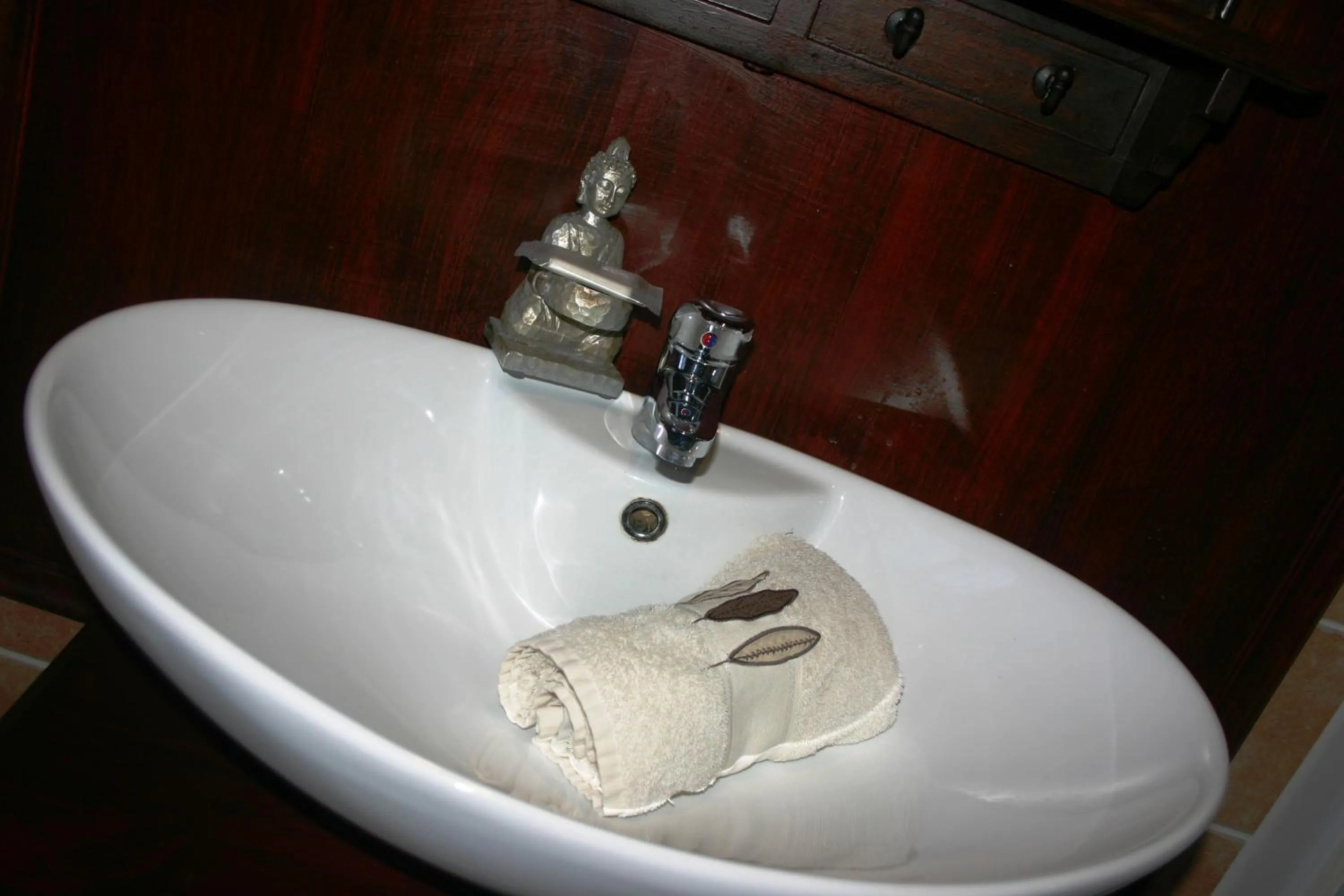 Bathroom in Brown Jug Guest House