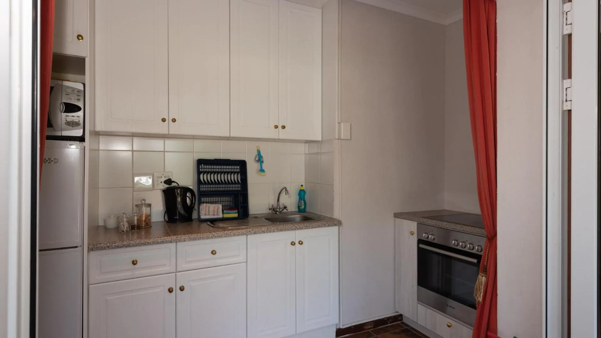 Kitchen or kitchenette in Brown Jug Guest House