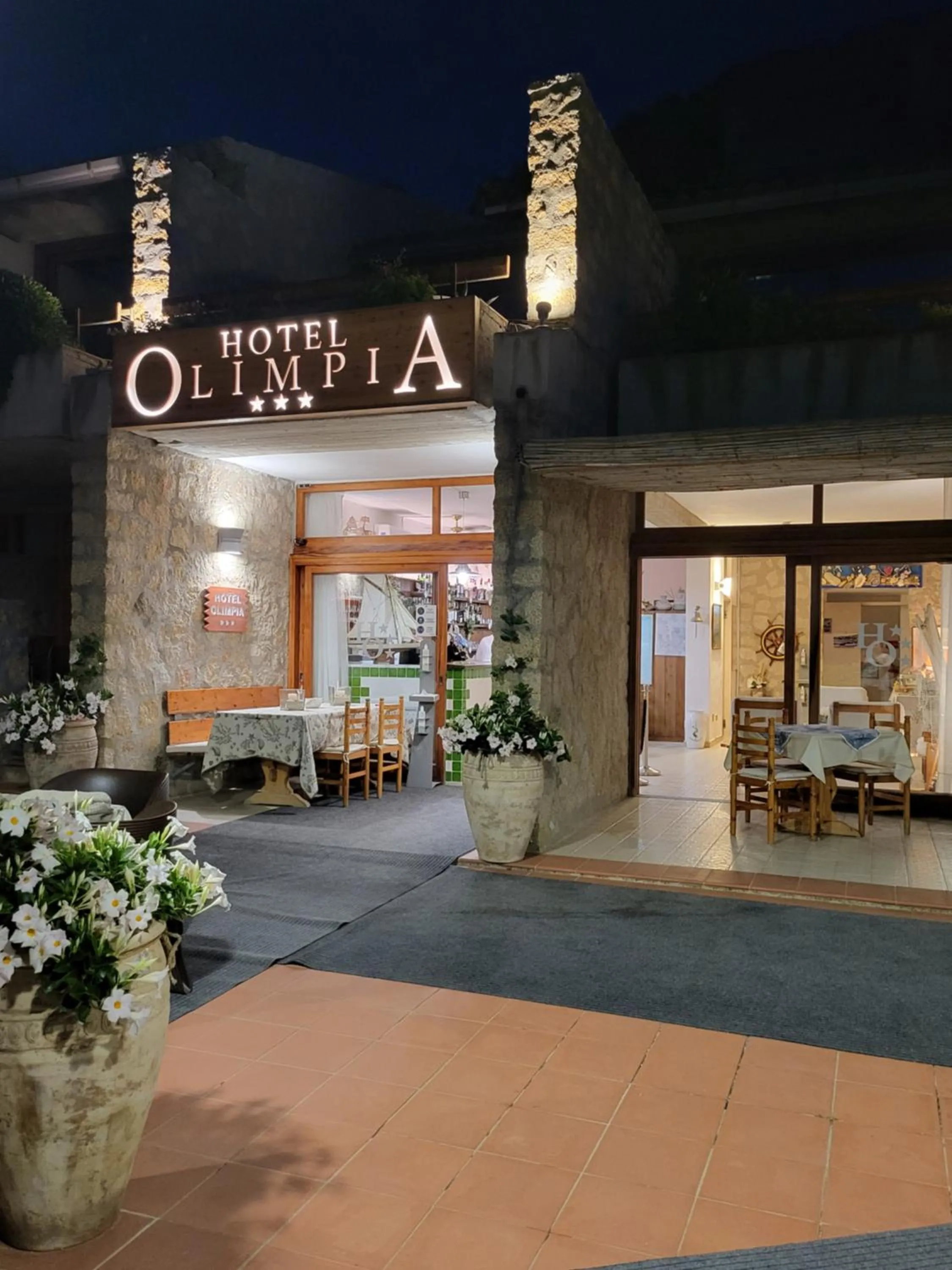 Facade/entrance in Hotel Olimpia