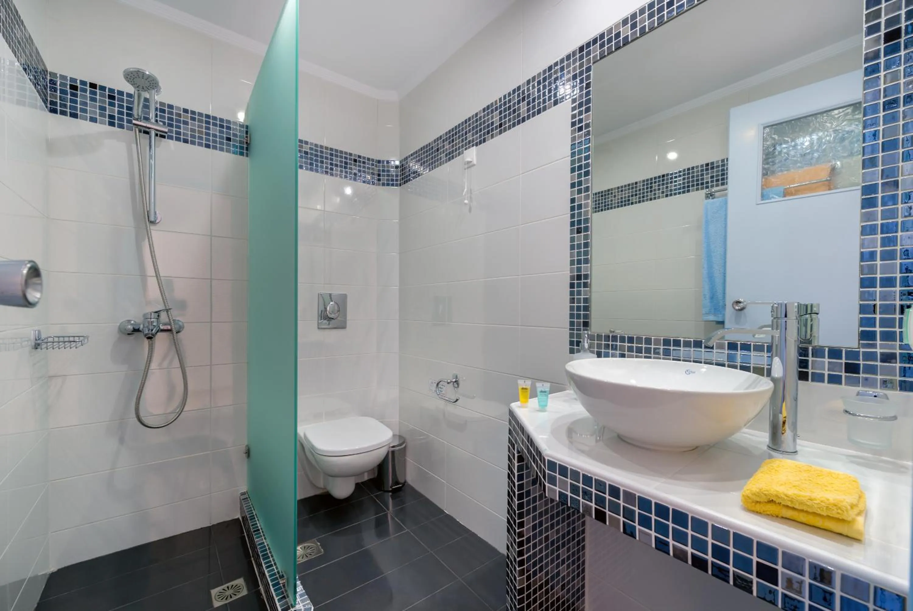 Bathroom in Akis Hotel