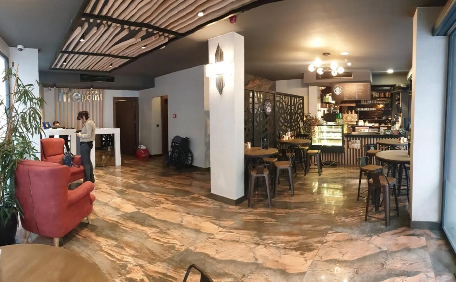 Restaurant/places to eat in Life Point Hotel