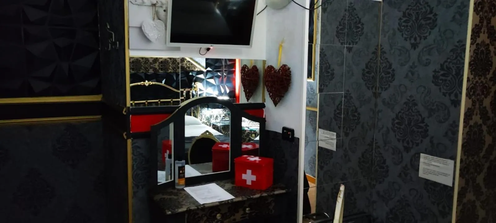 Bedroom, TV/Entertainment Center in Hotel San Desiderio