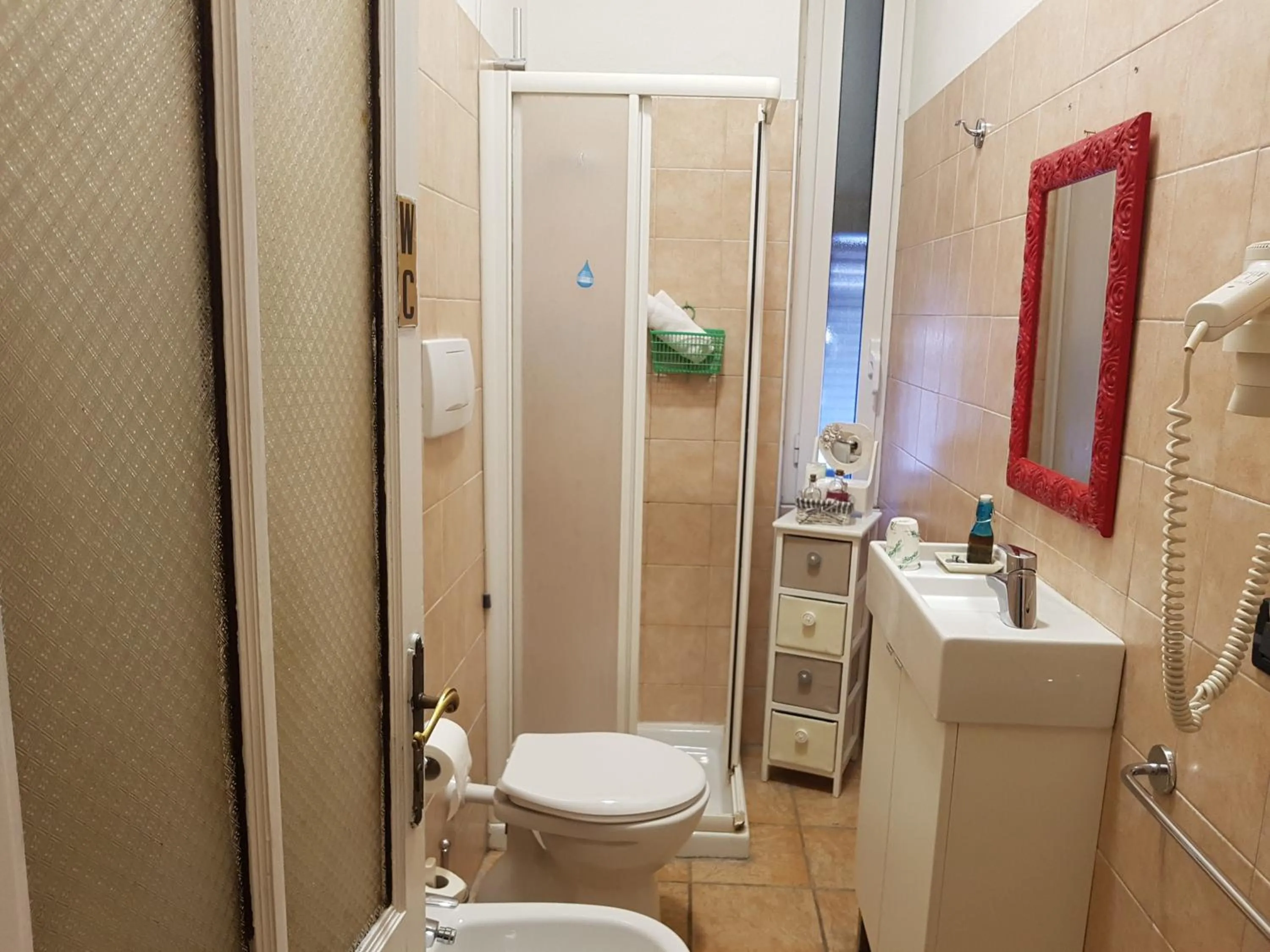 Shower, Bathroom in Hotel San Desiderio