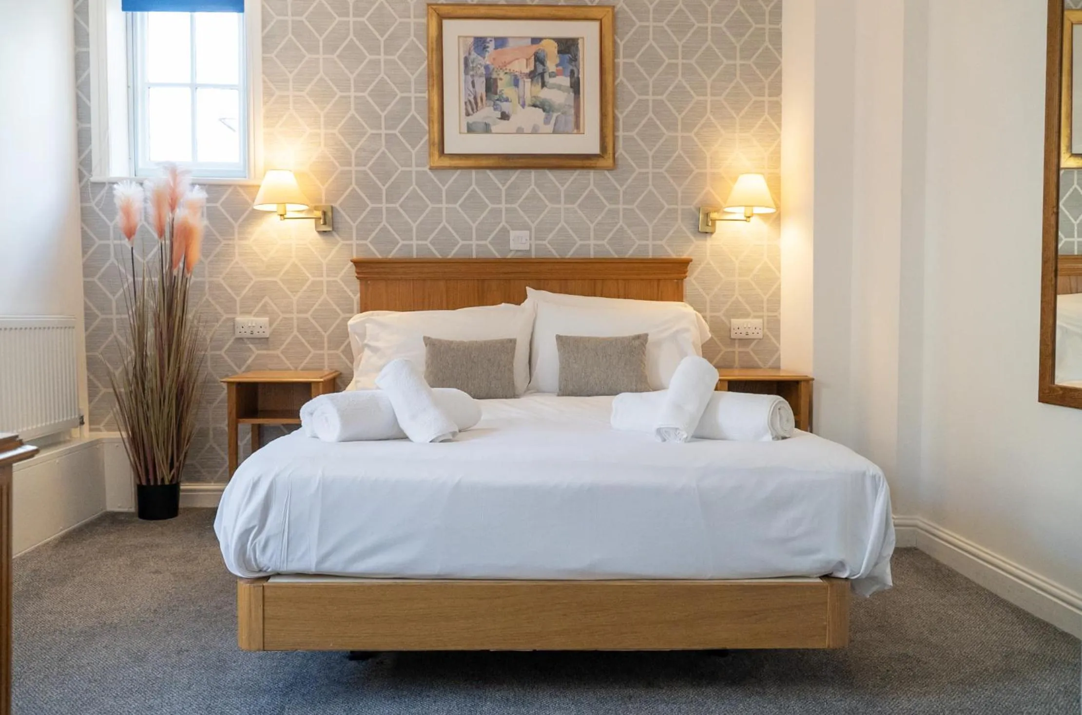 Bedroom, Bed in The Red Lion Hotel