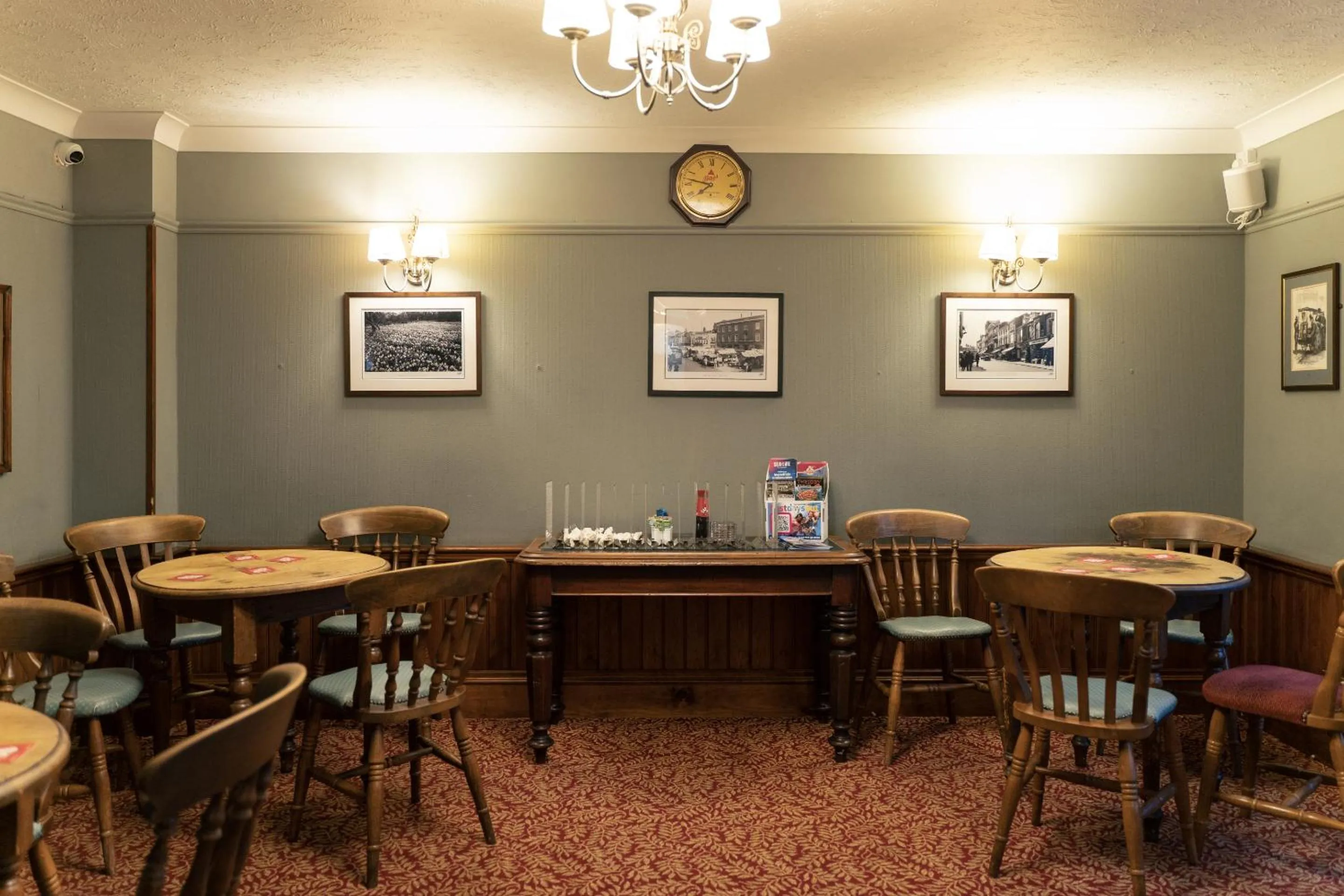 Lounge or bar in The Red Lion Hotel