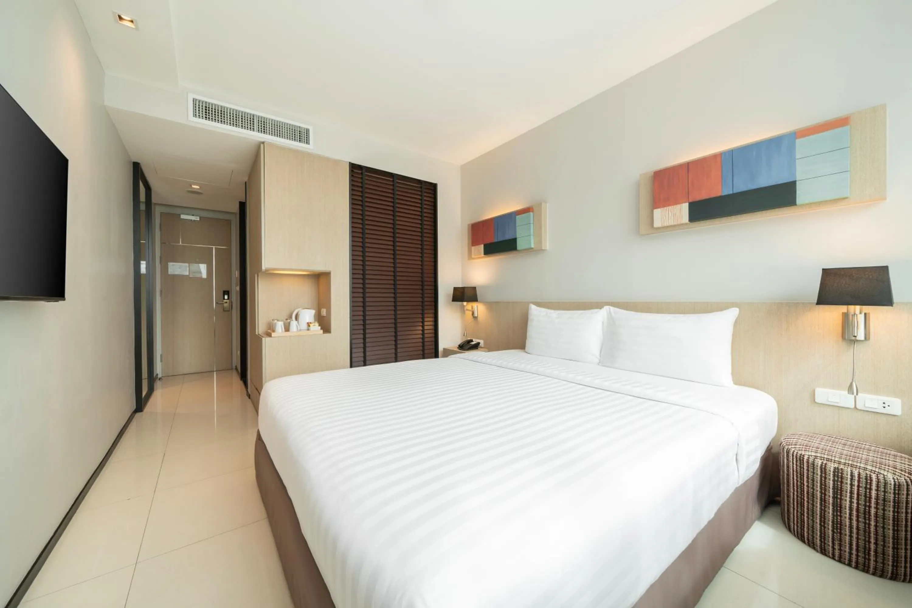 Bed in VIC 3 Bangkok Hotel