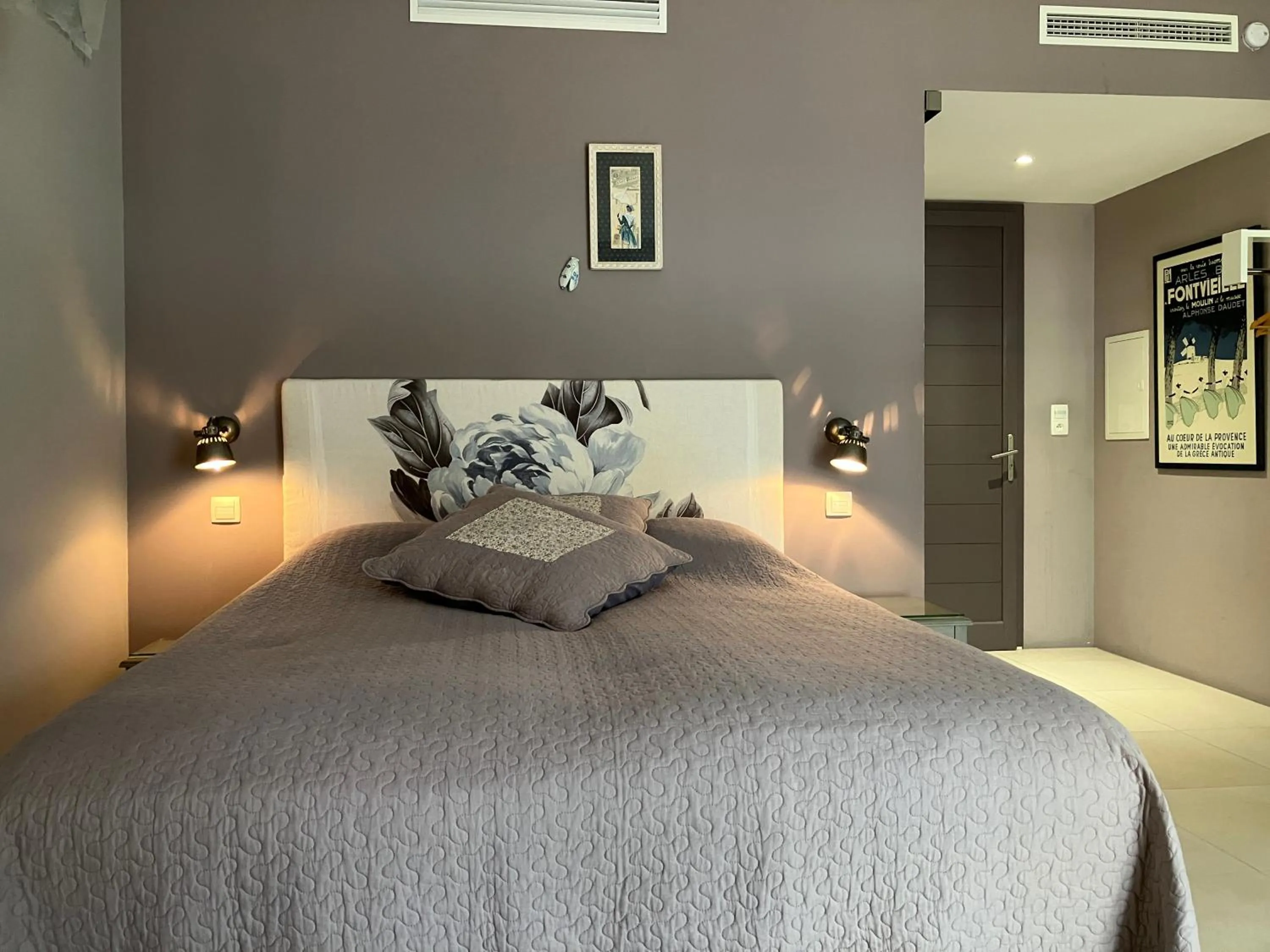 Bedroom, Bed in L' Oustau Blanc