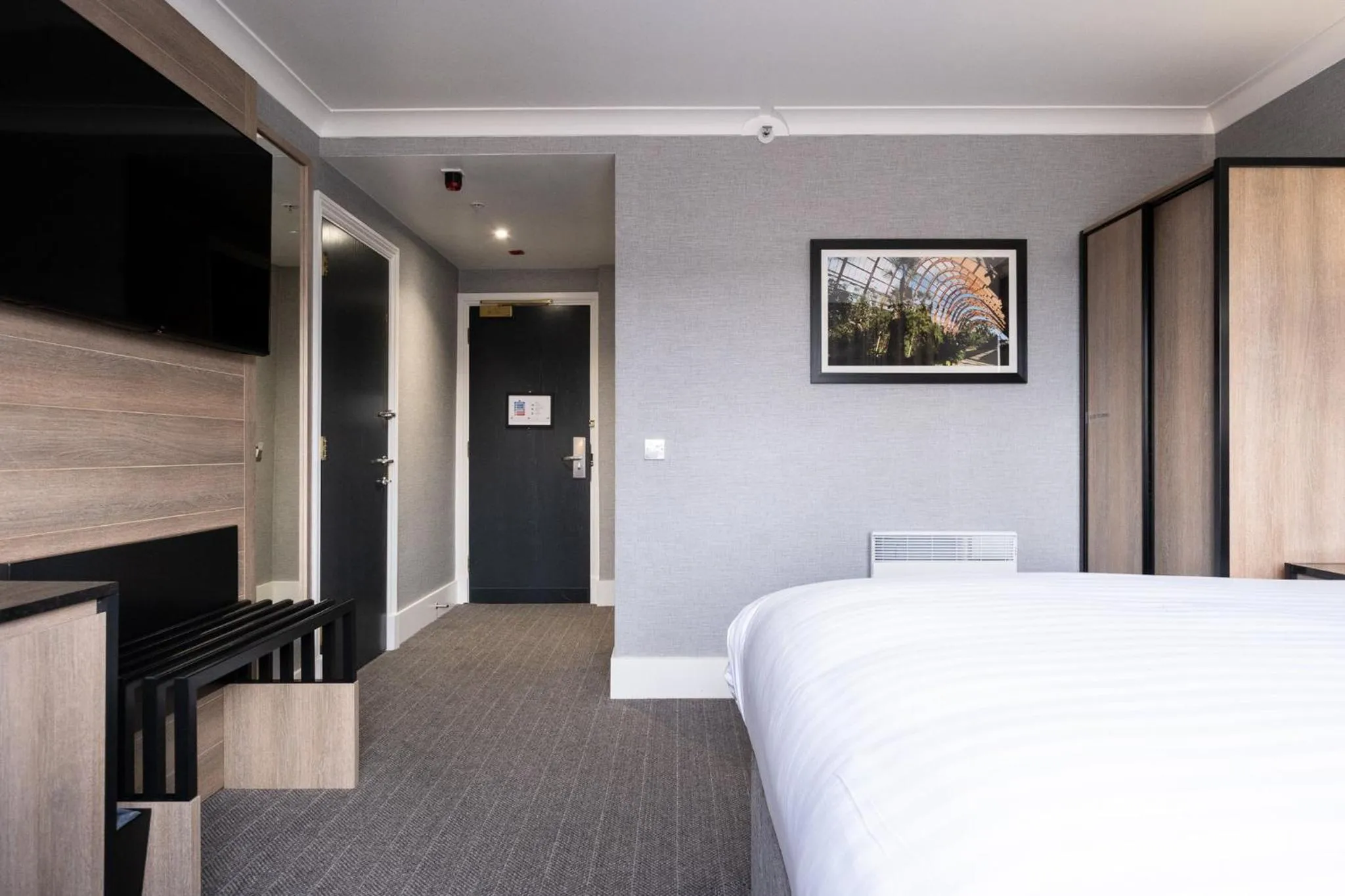 Photo of the whole room, Bed in Sandman Signature Sheffield Quays Hotel