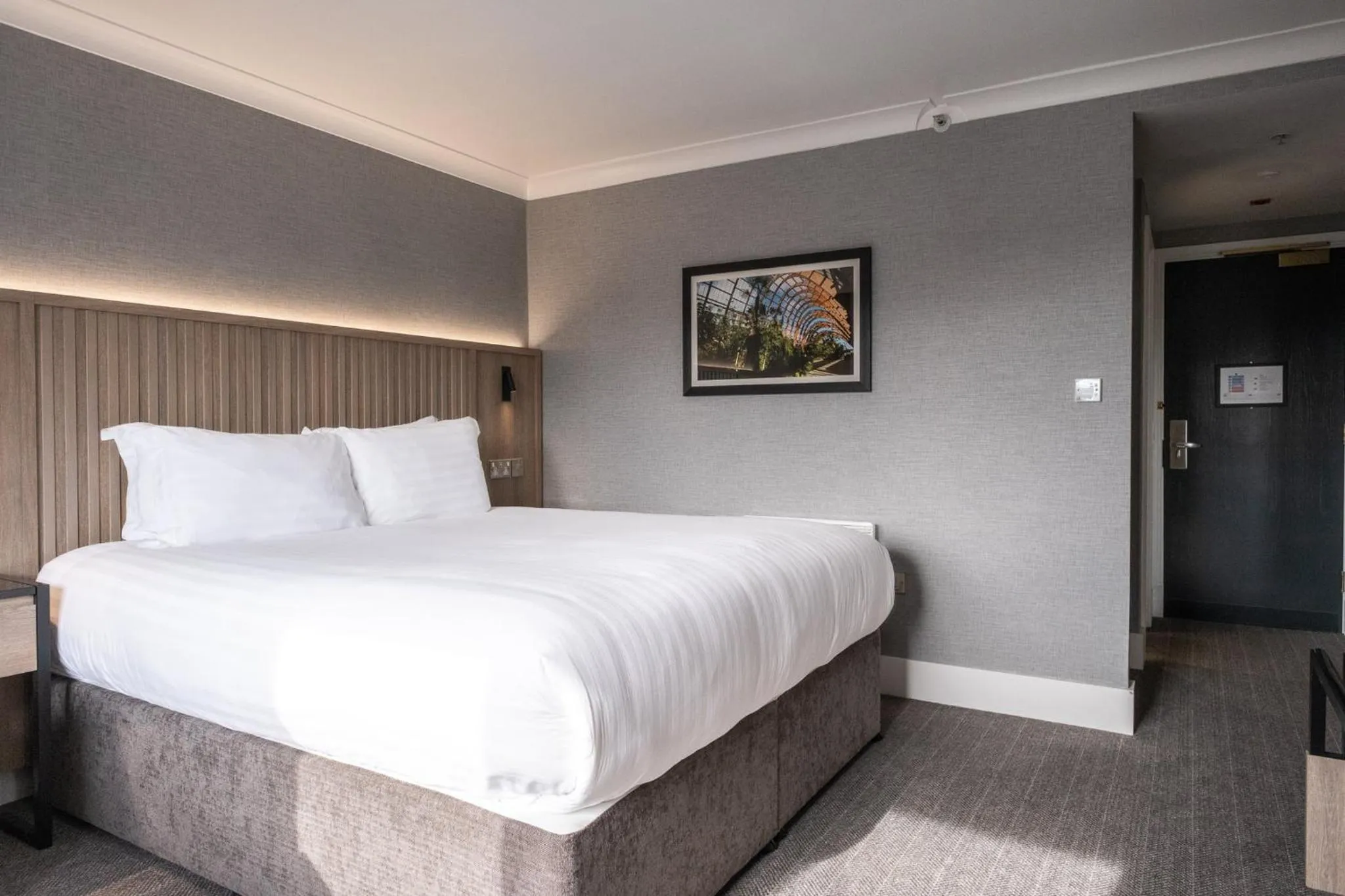 Photo of the whole room, Bed in Sandman Signature Sheffield Quays Hotel