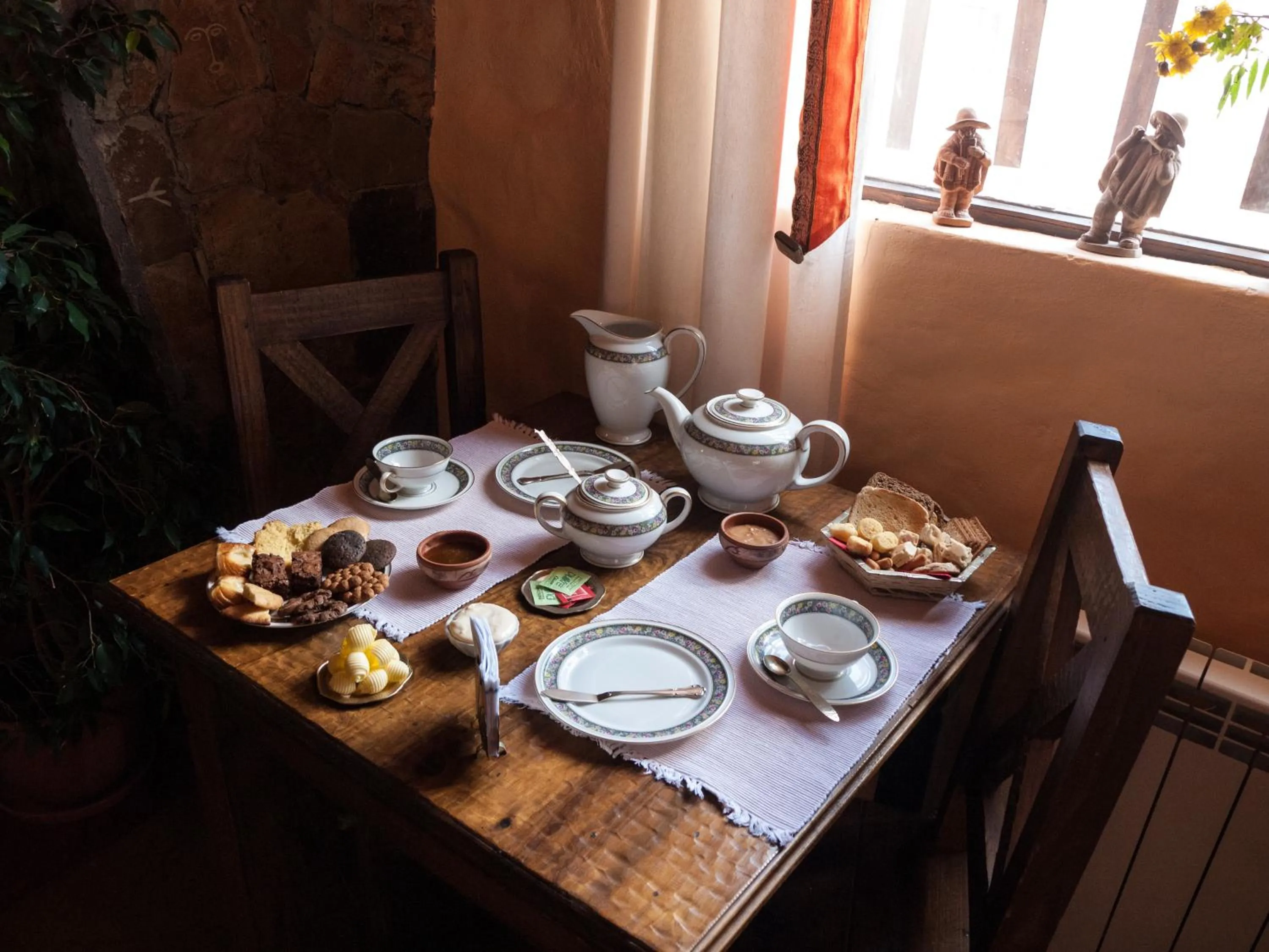Continental breakfast in Hotel Norte Rupestre