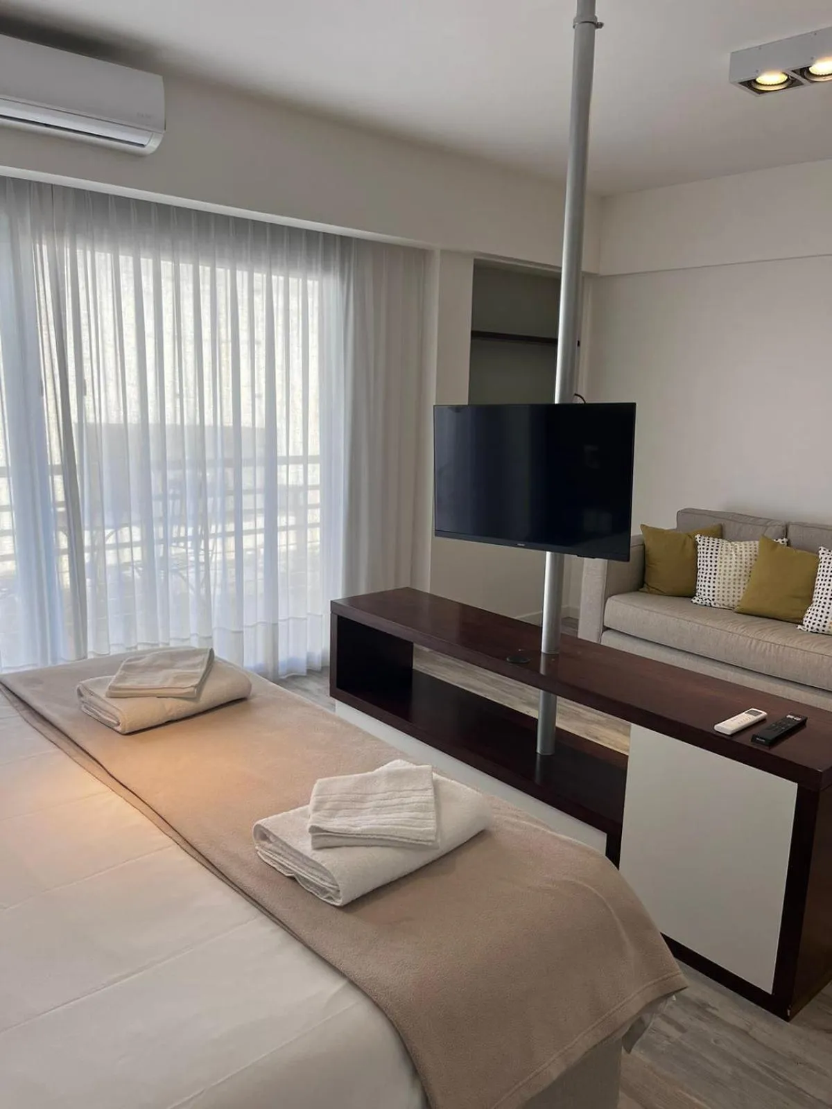 Communal lounge/ TV room, Bed in Color Botánico