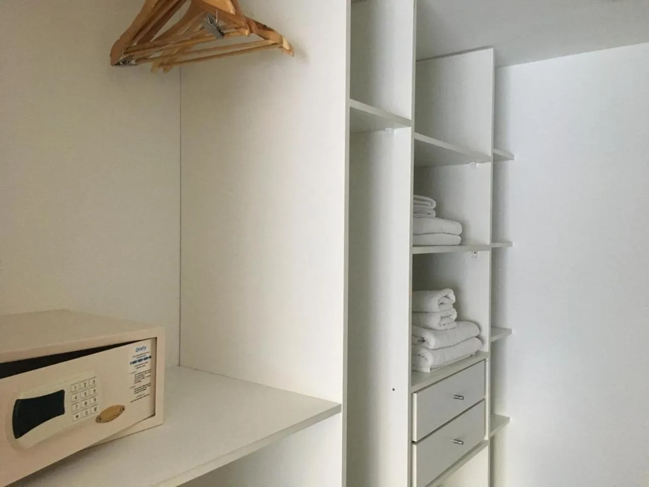 Kitchen or kitchenette in Color Botánico