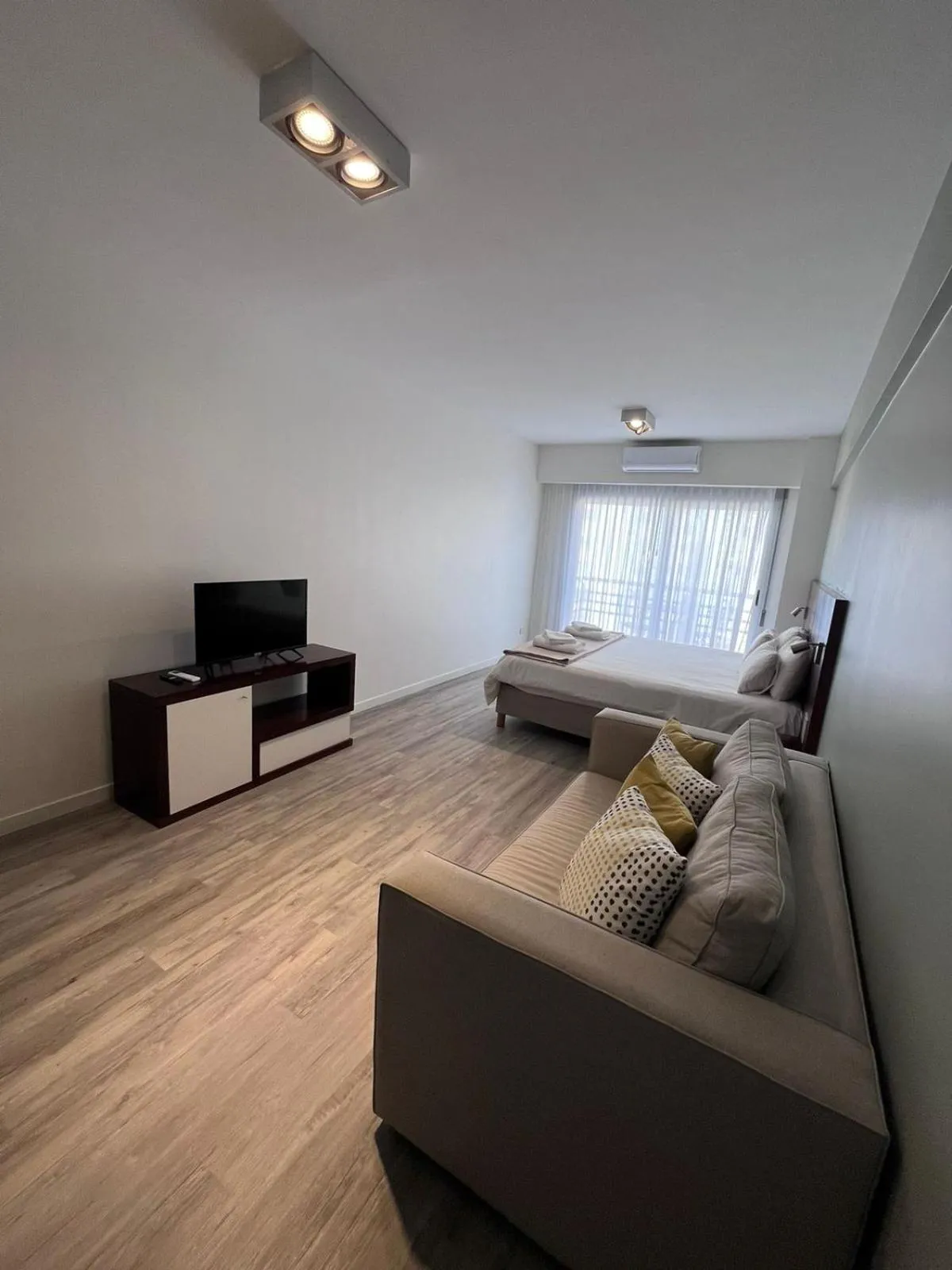 Communal lounge/ TV room in Color Botánico