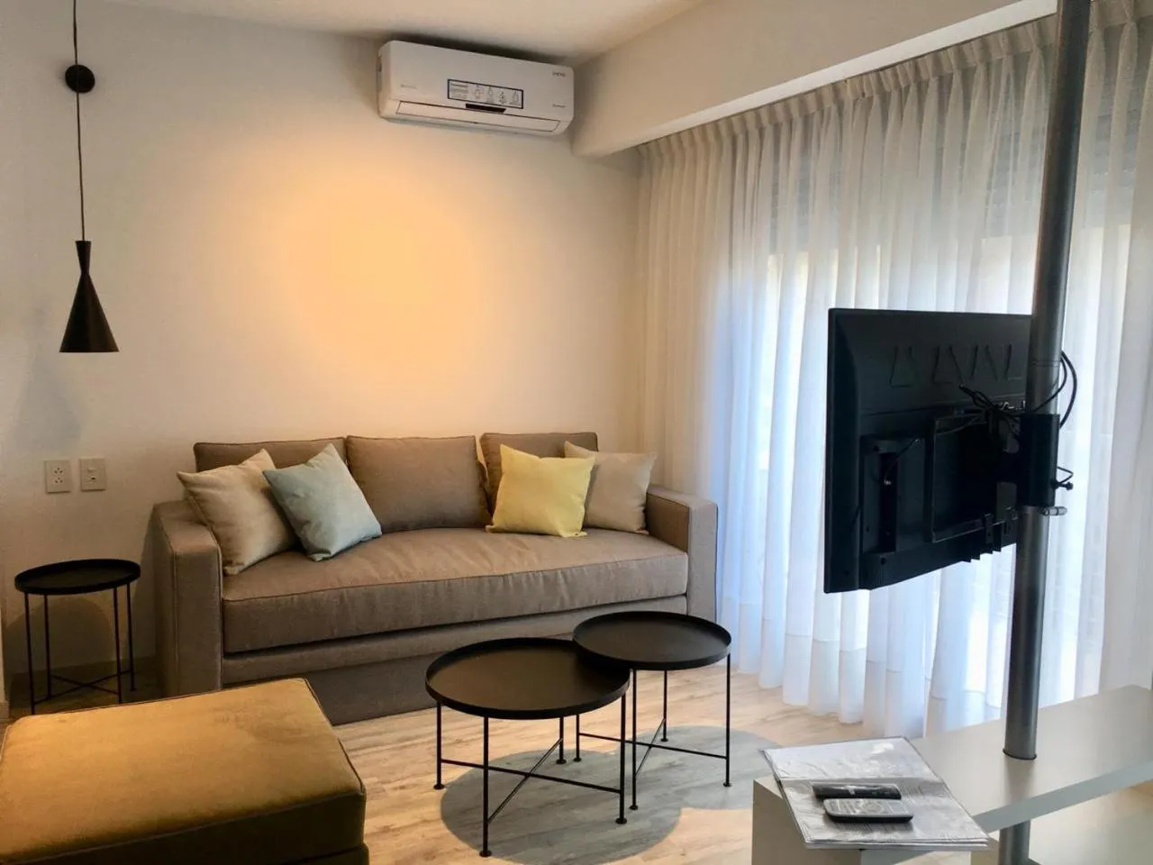 Communal lounge/ TV room in Color Botánico